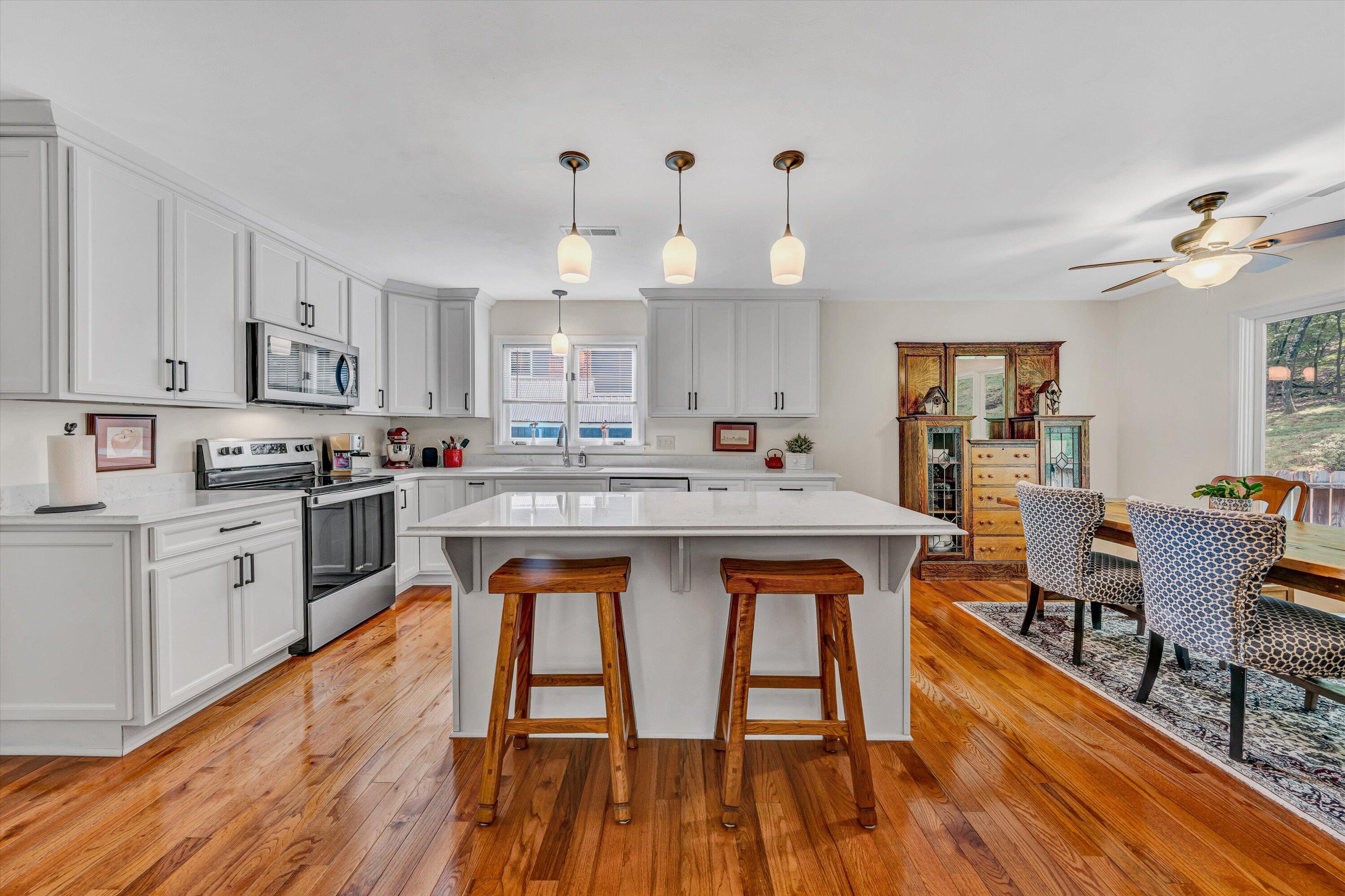 180 Forest DR