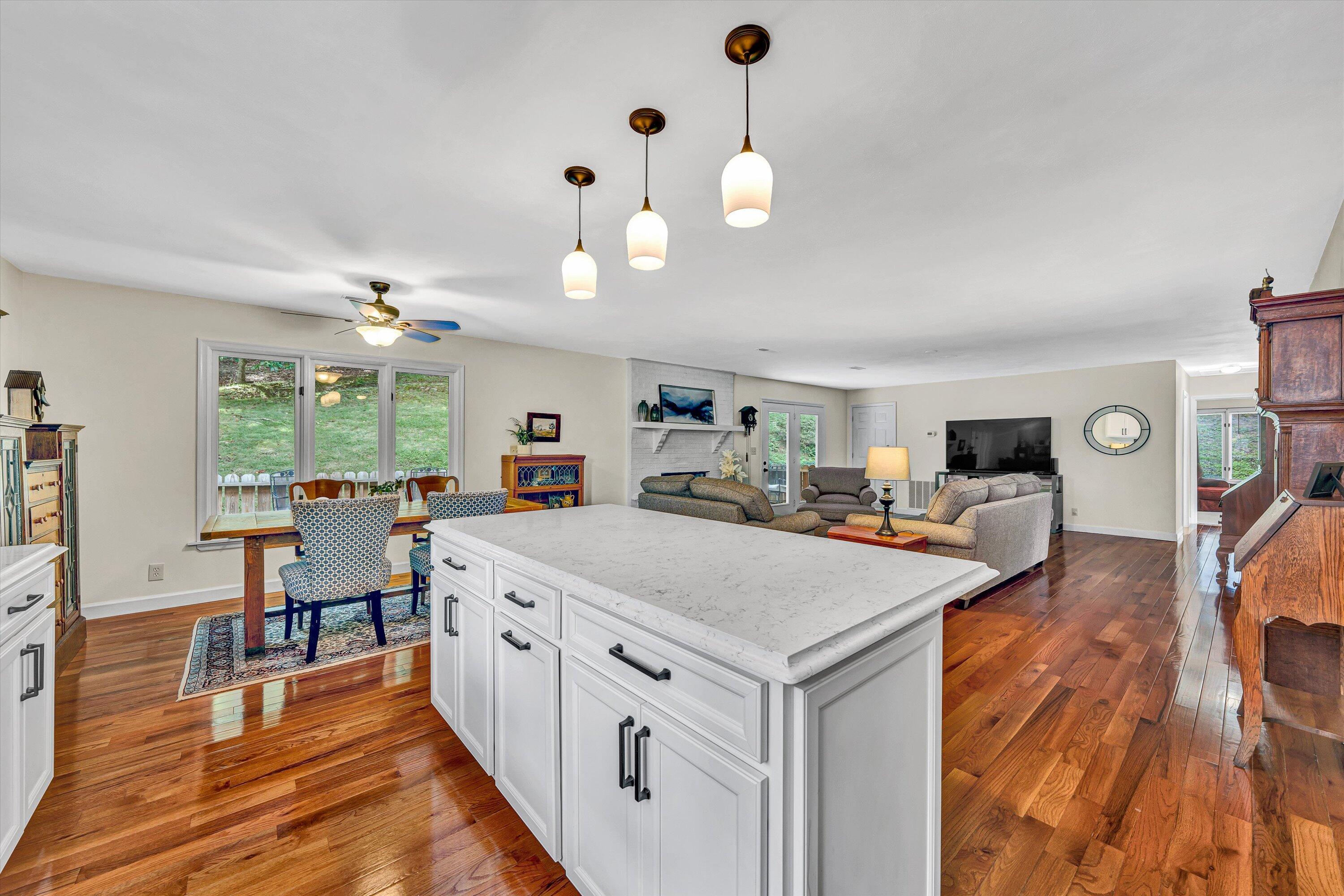 180 Forest DR