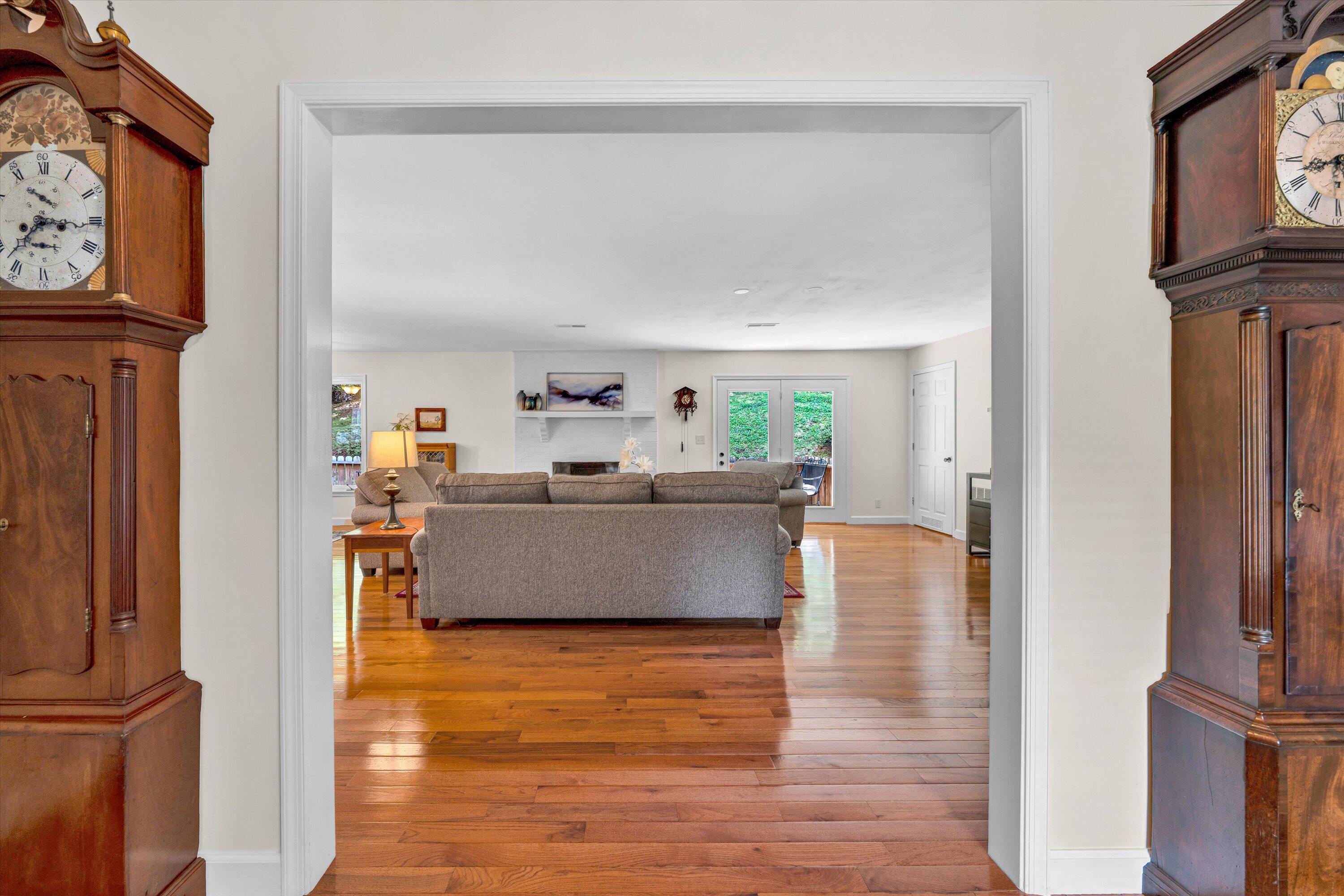 180 Forest DR