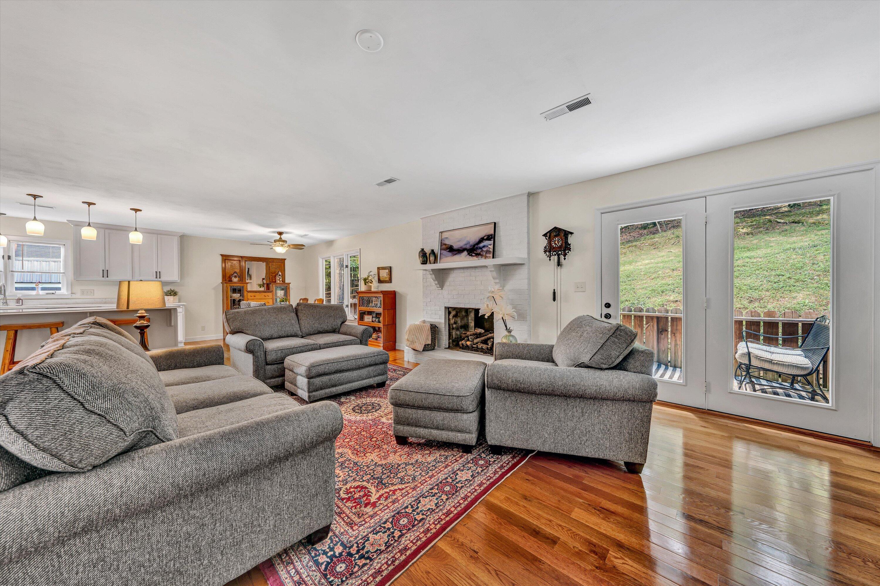 180 Forest DR