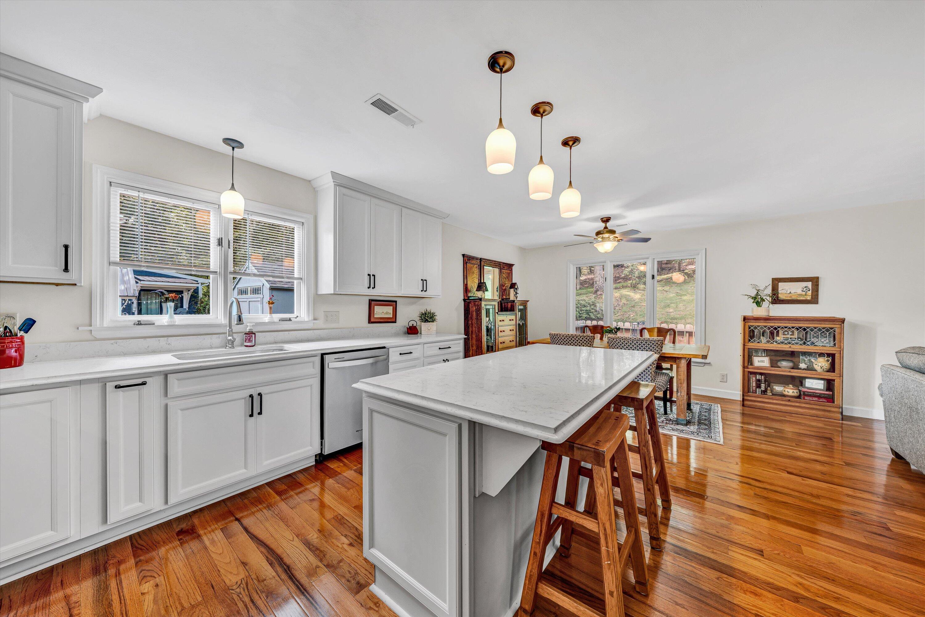 180 Forest DR