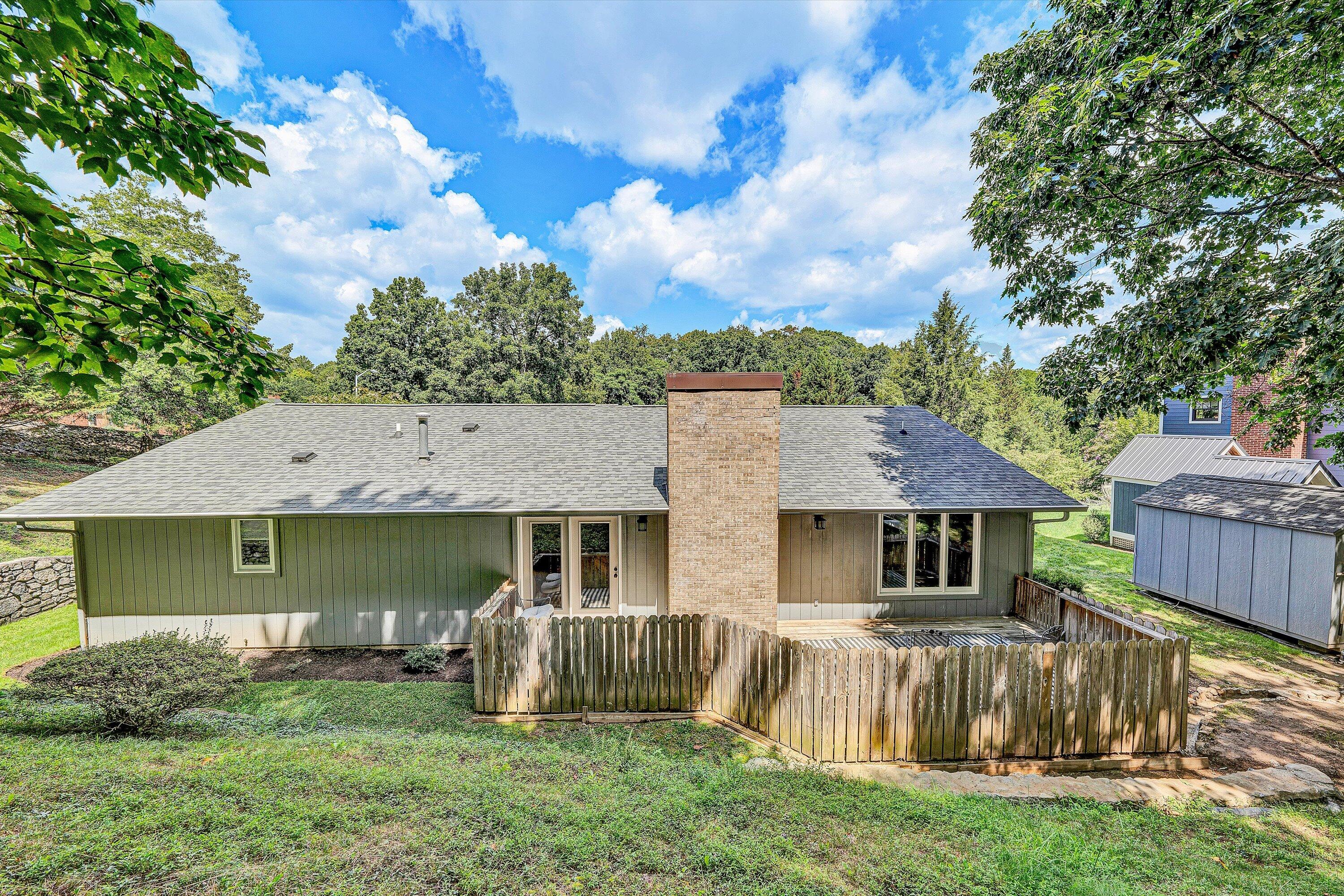 180 Forest DR