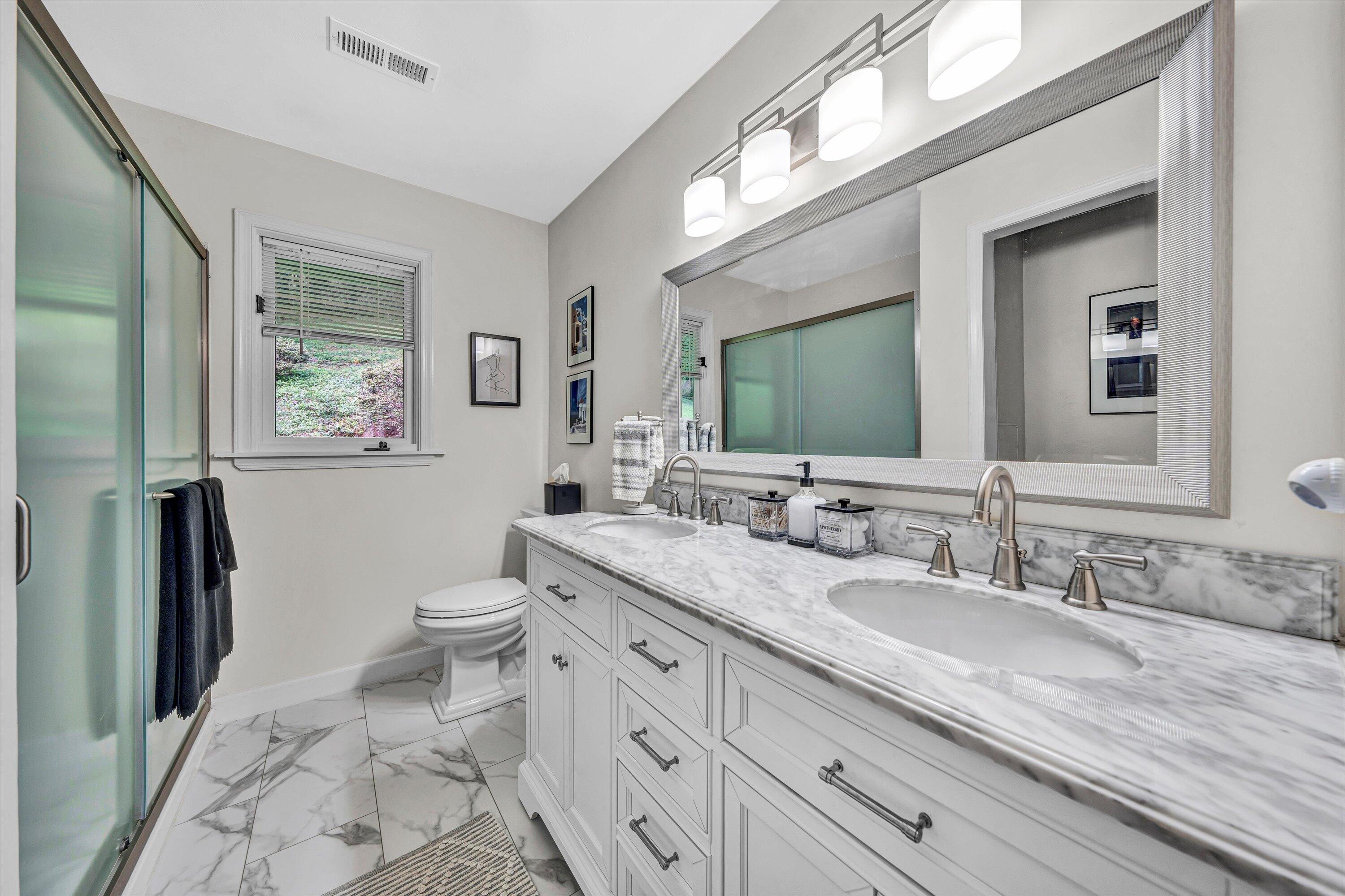 180 Forest DR