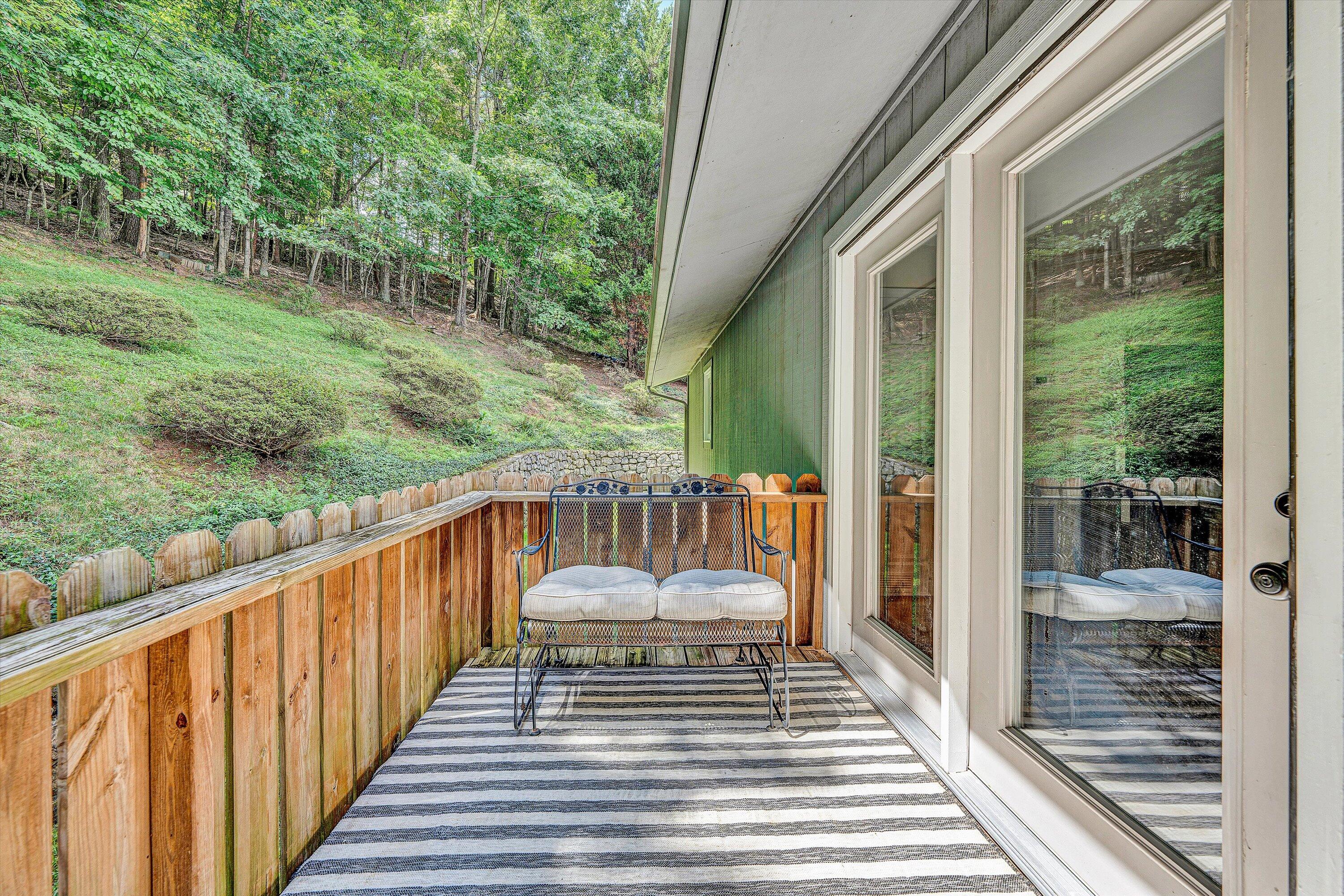 180 Forest DR