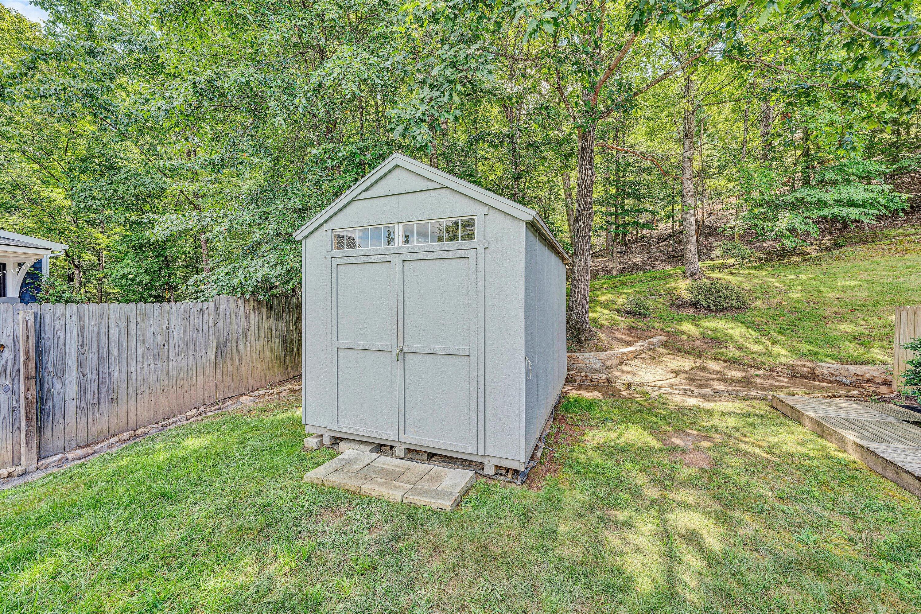 180 Forest DR