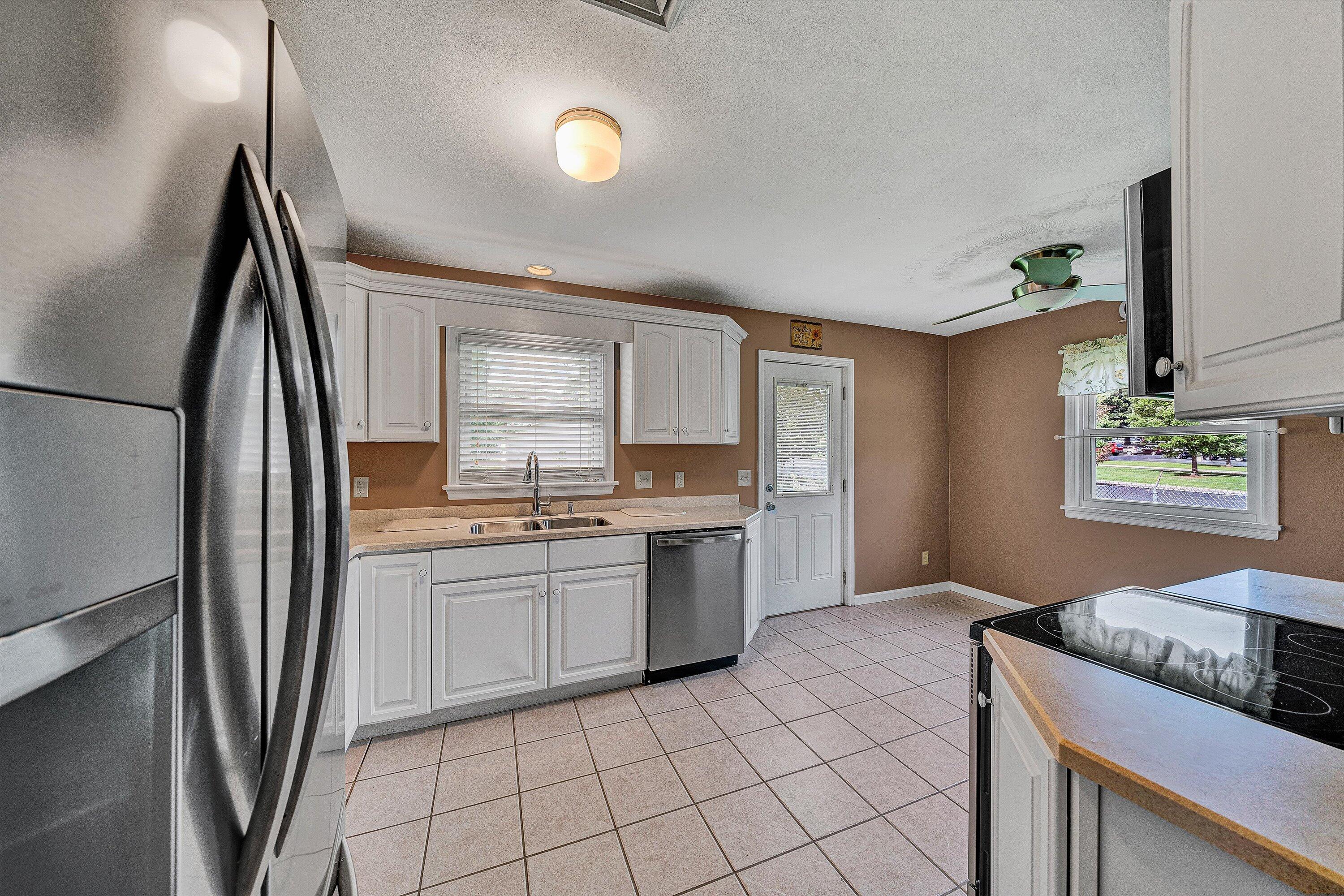 1403 Azalea ST