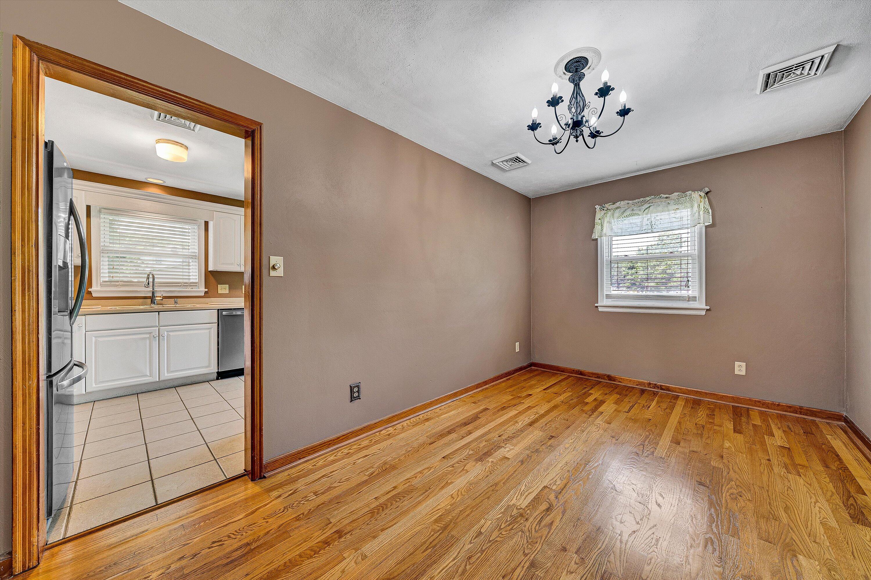 1403 Azalea ST