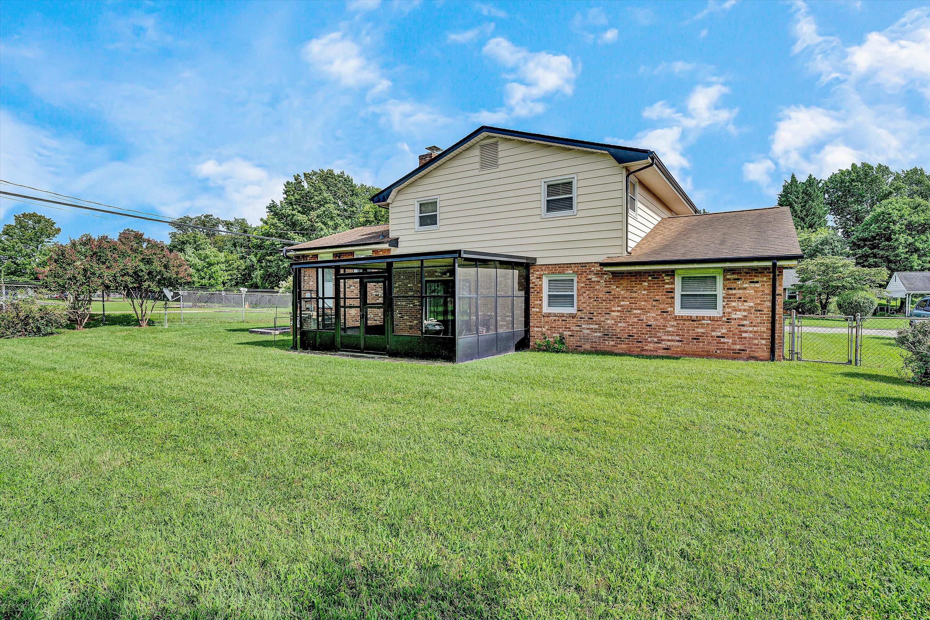 1403 Azalea ST
