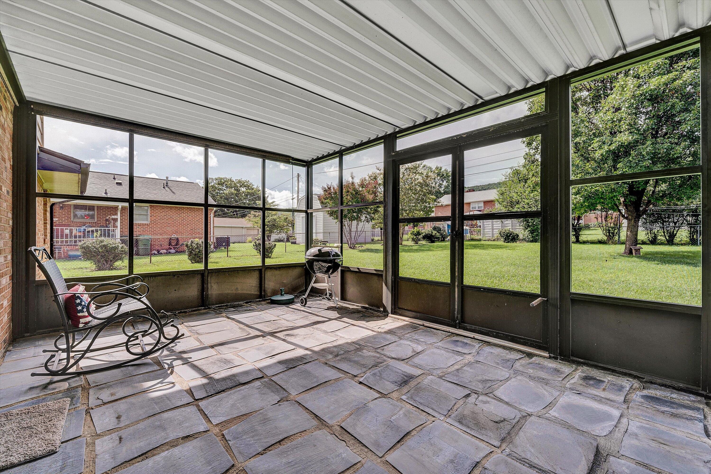 1403 Azalea ST