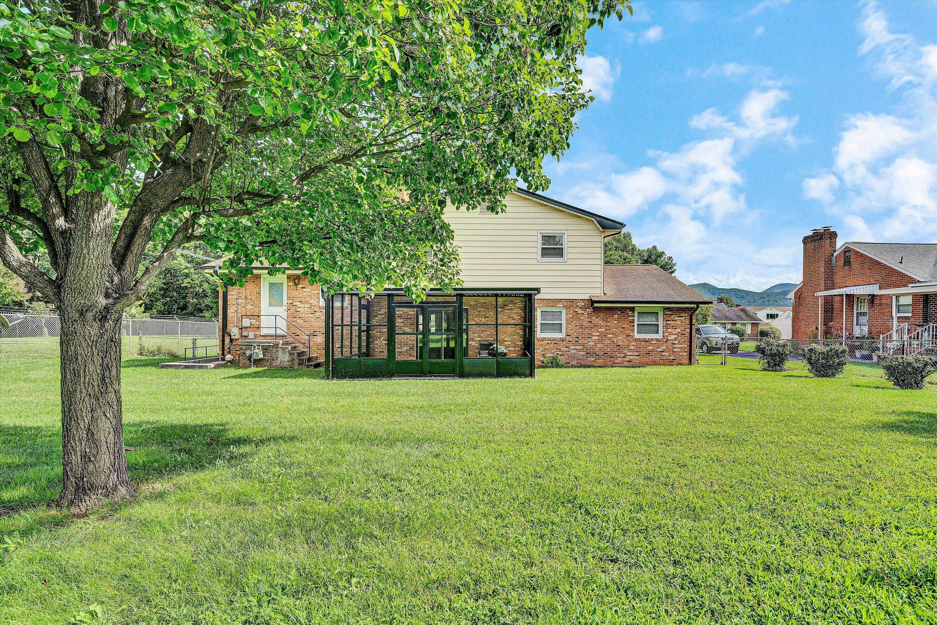 1403 Azalea ST