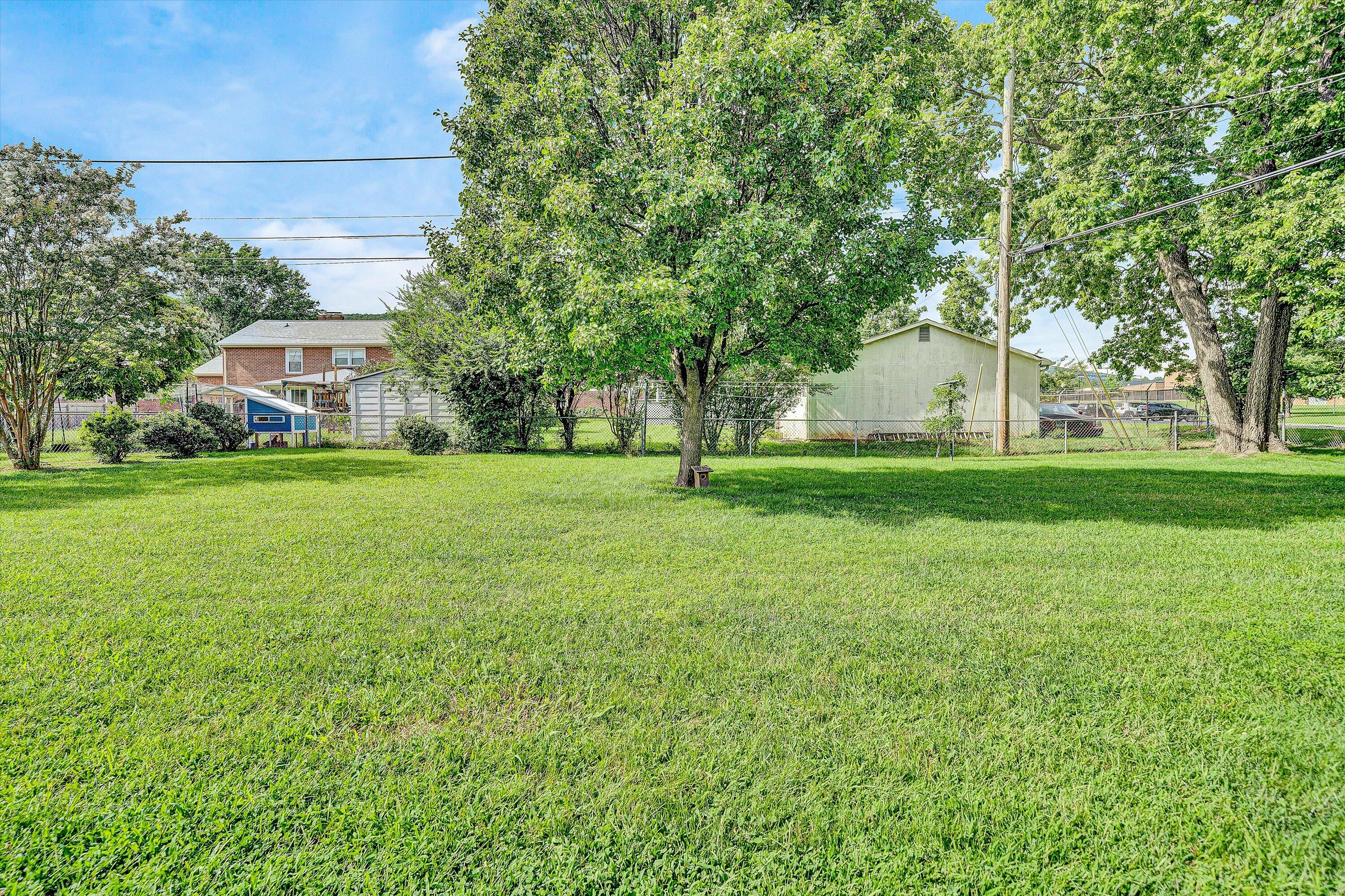 1403 Azalea ST