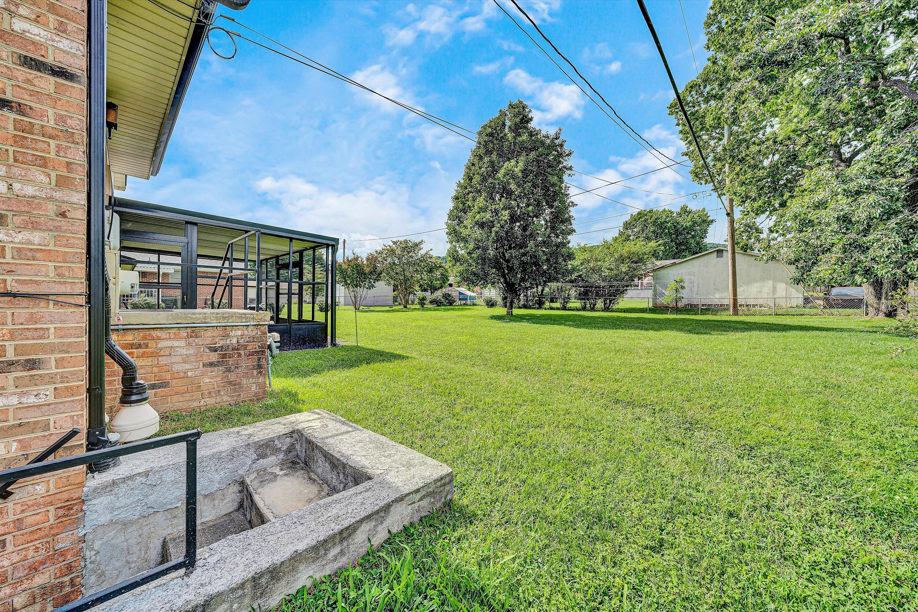 1403 Azalea ST