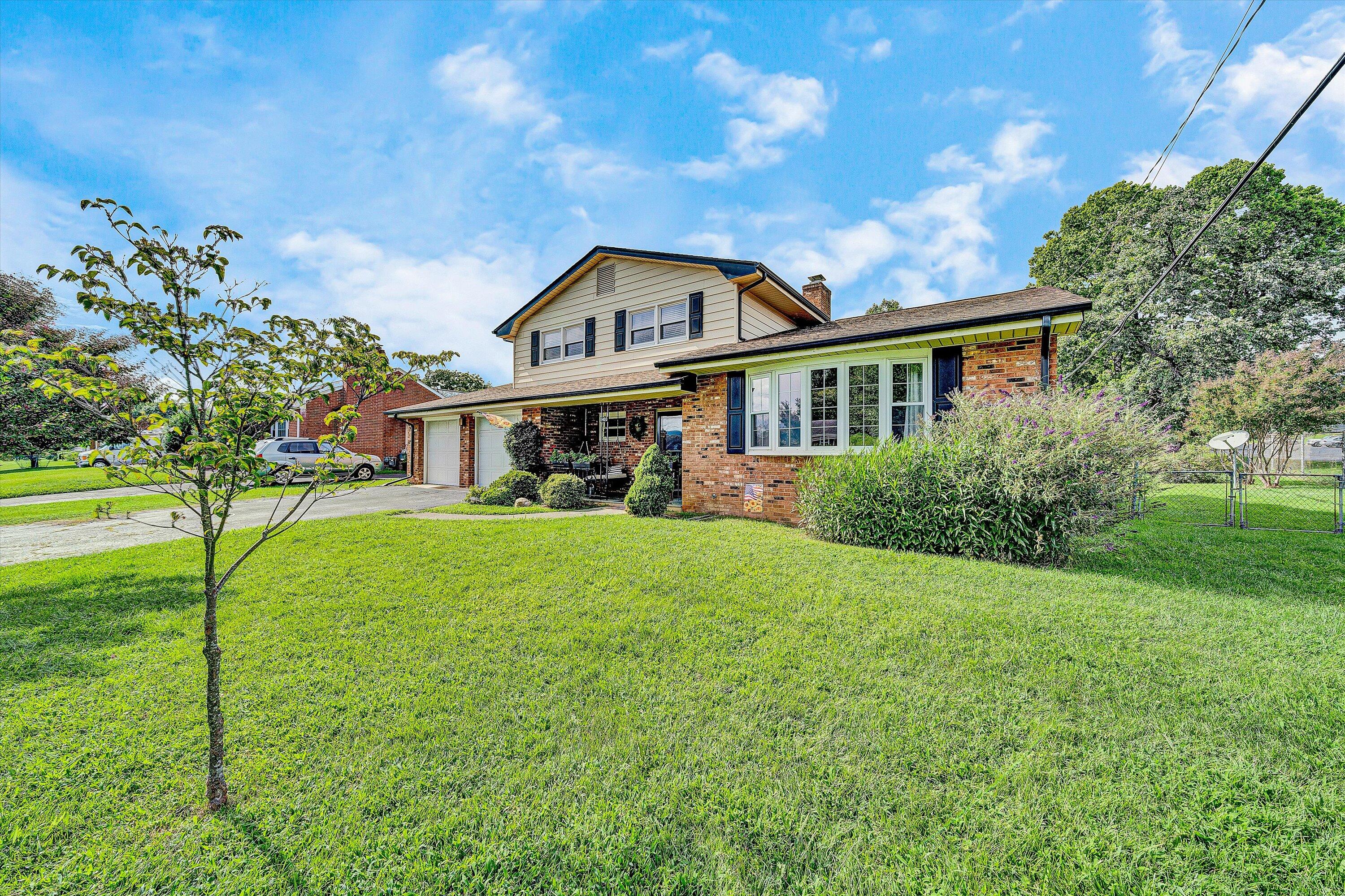 1403 Azalea ST