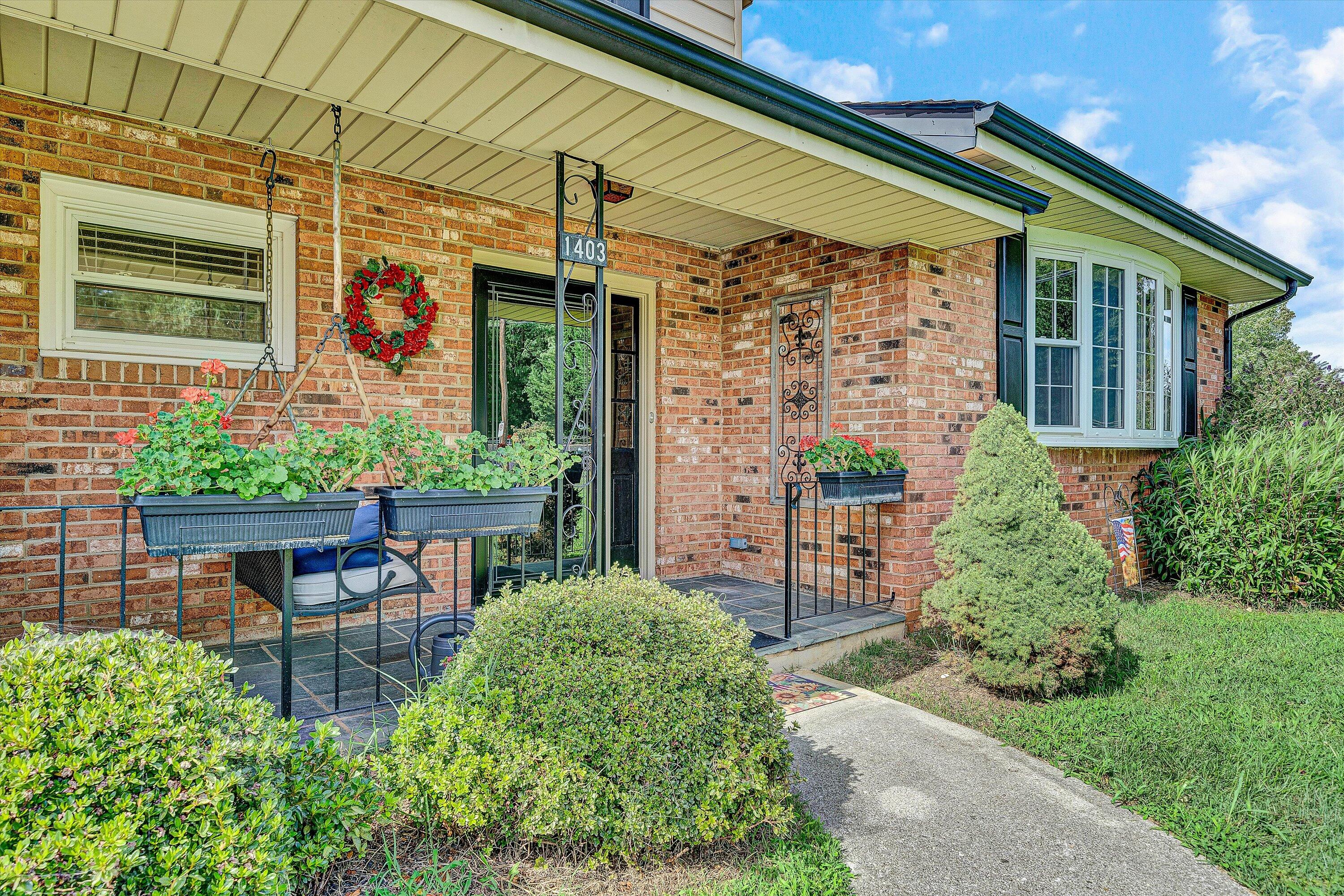 1403 Azalea ST