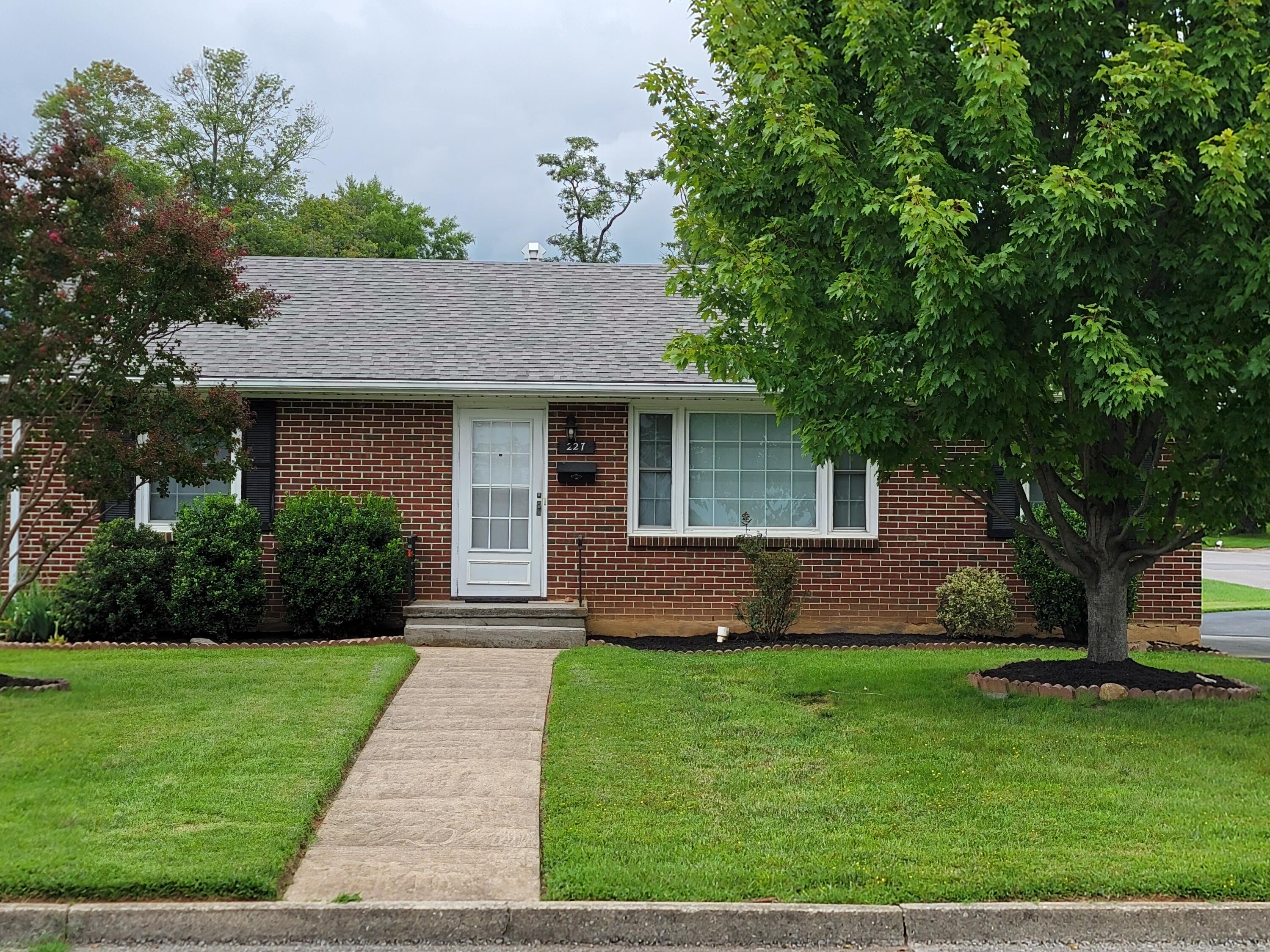 227 W Carrollton AVE