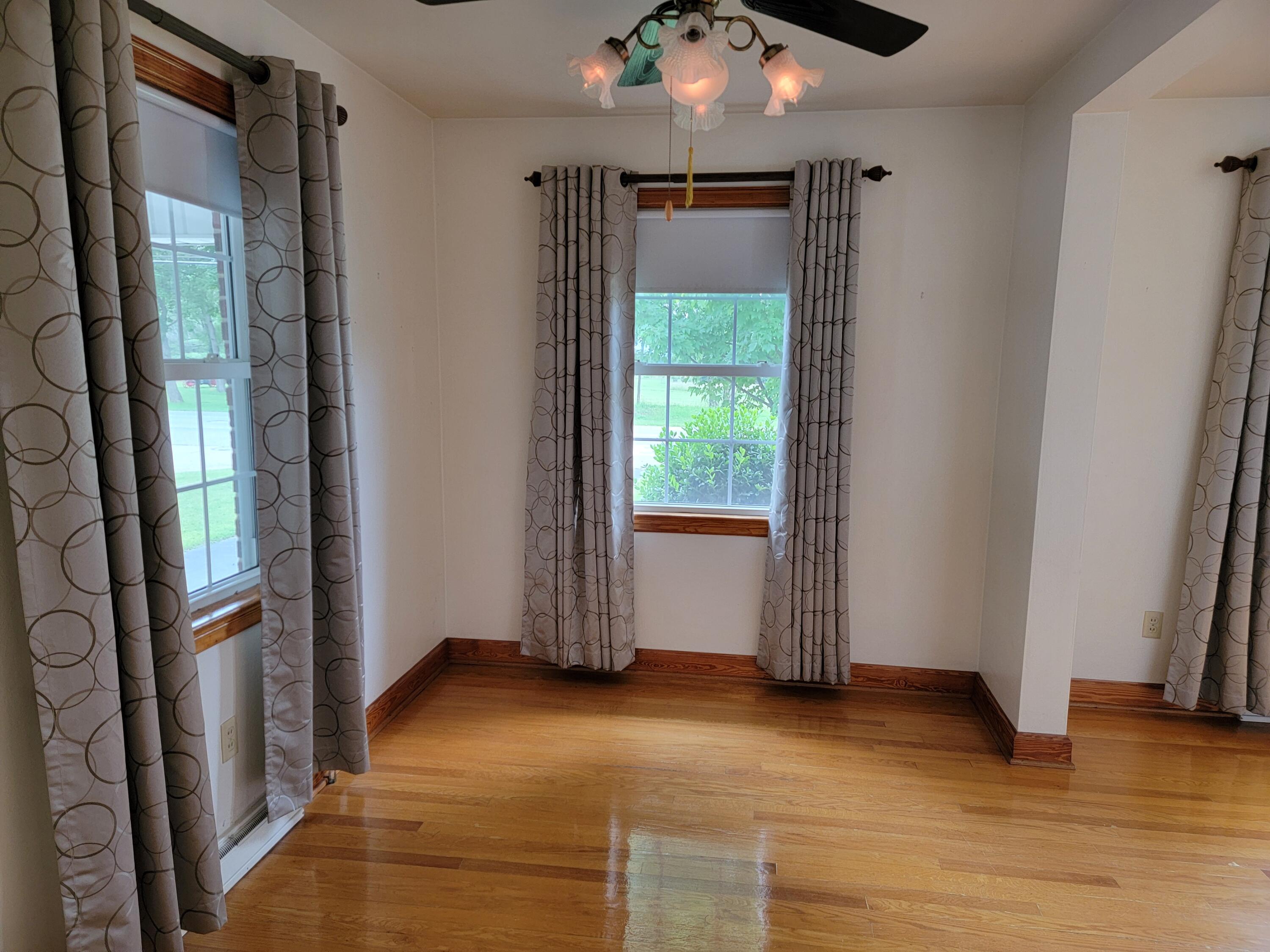 227 W Carrollton AVE