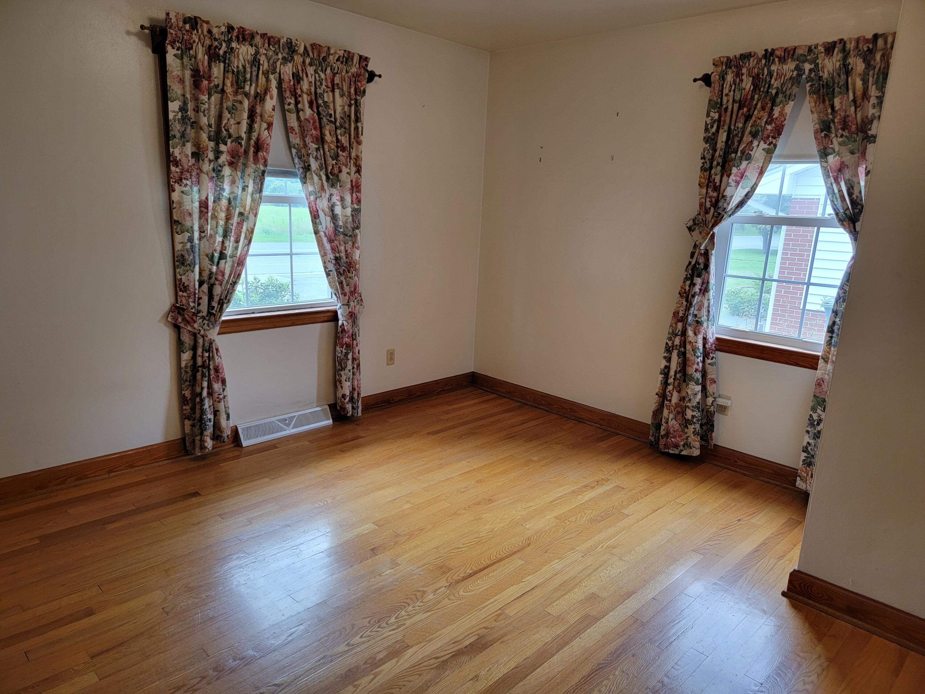 227 W Carrollton AVE