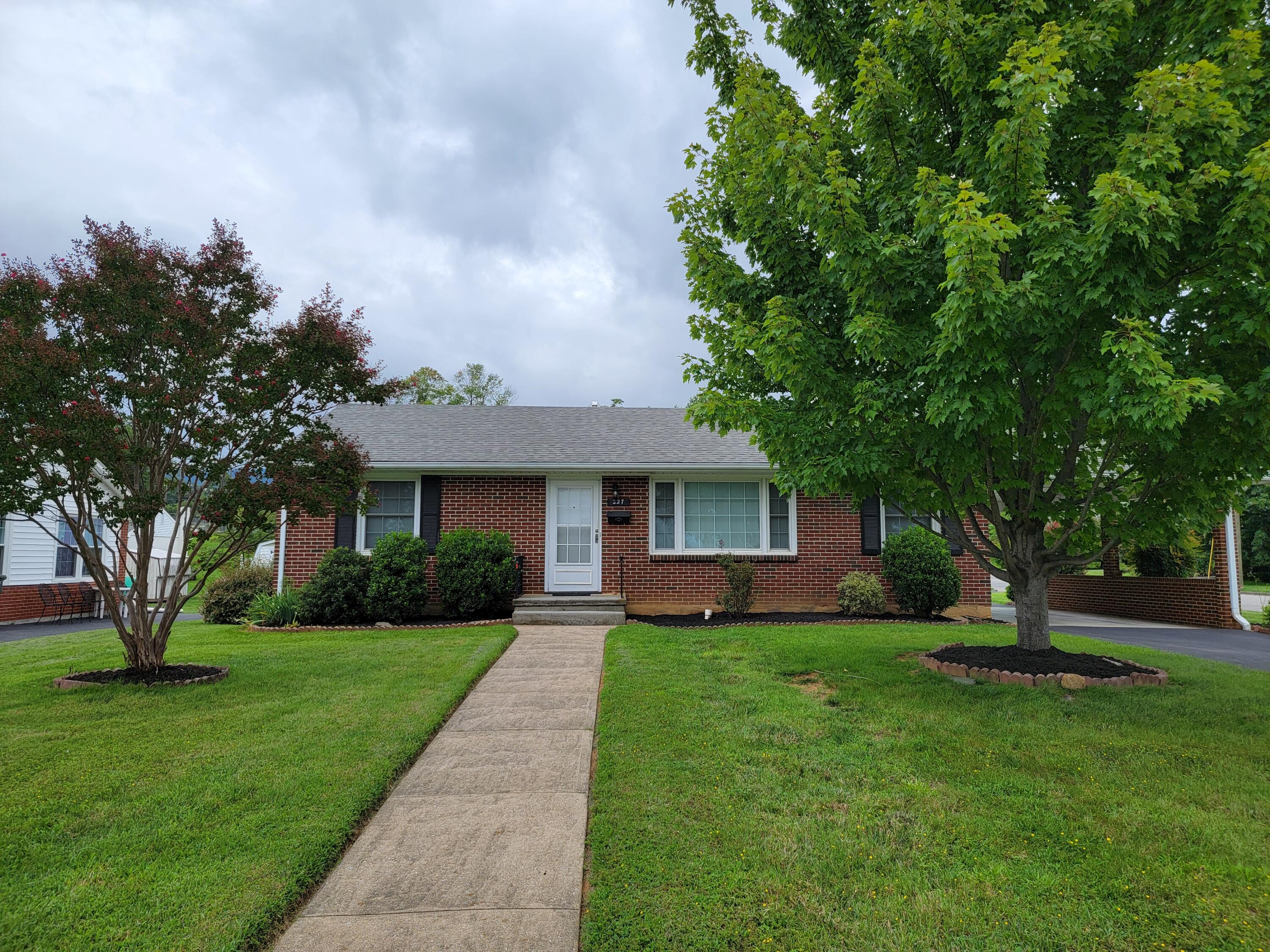 227 W Carrollton AVE