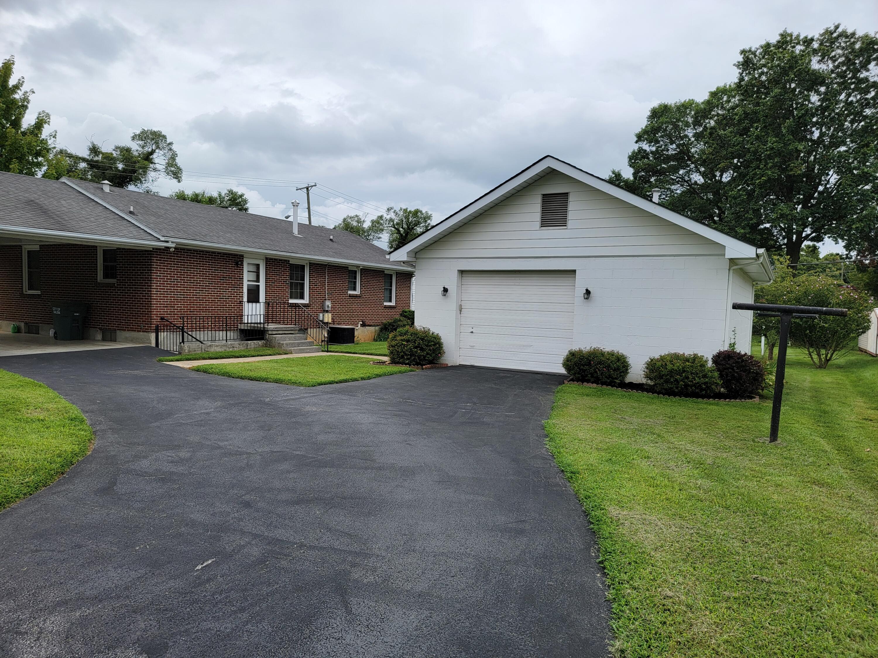 227 W Carrollton AVE