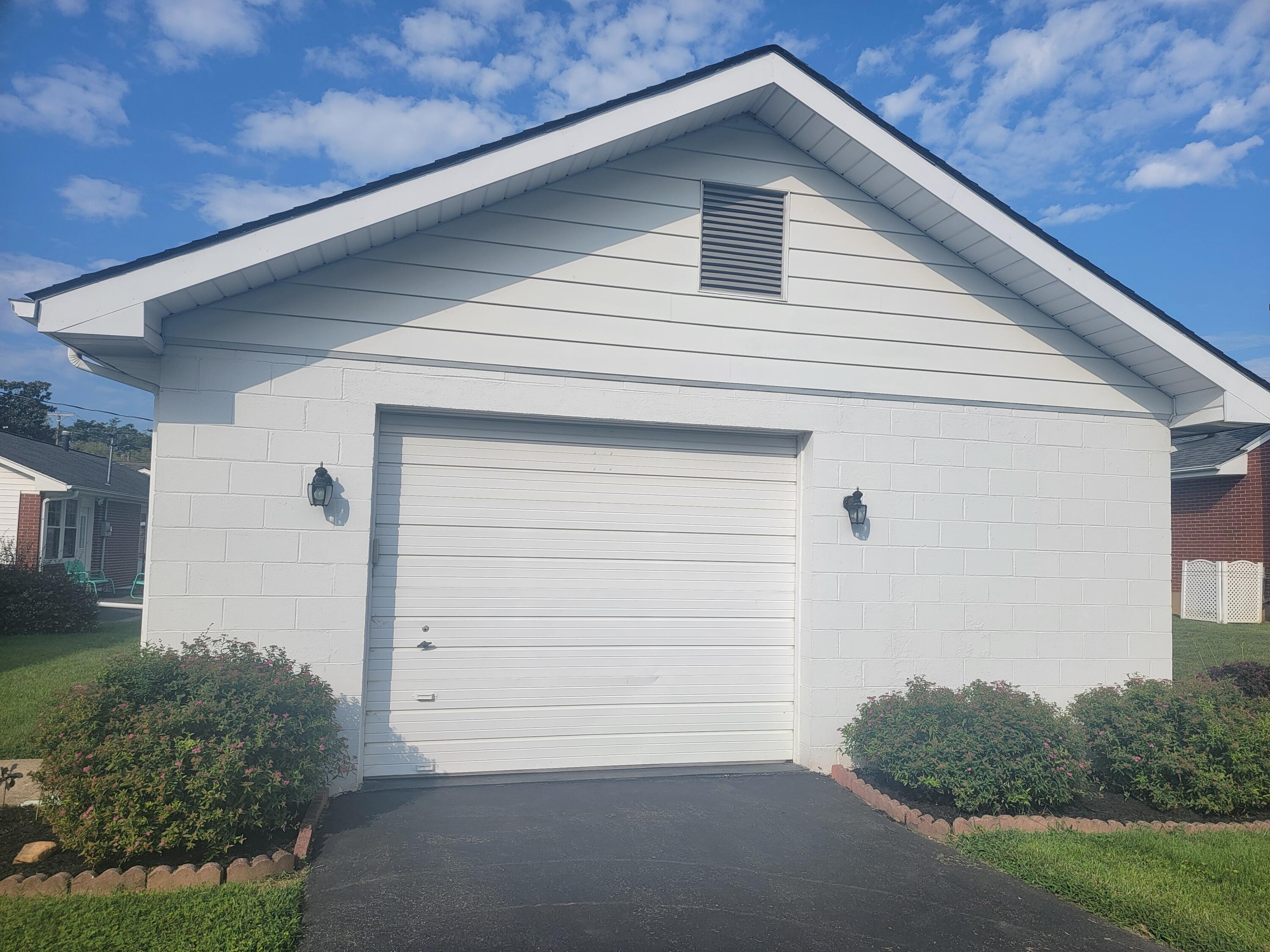 227 W Carrollton AVE