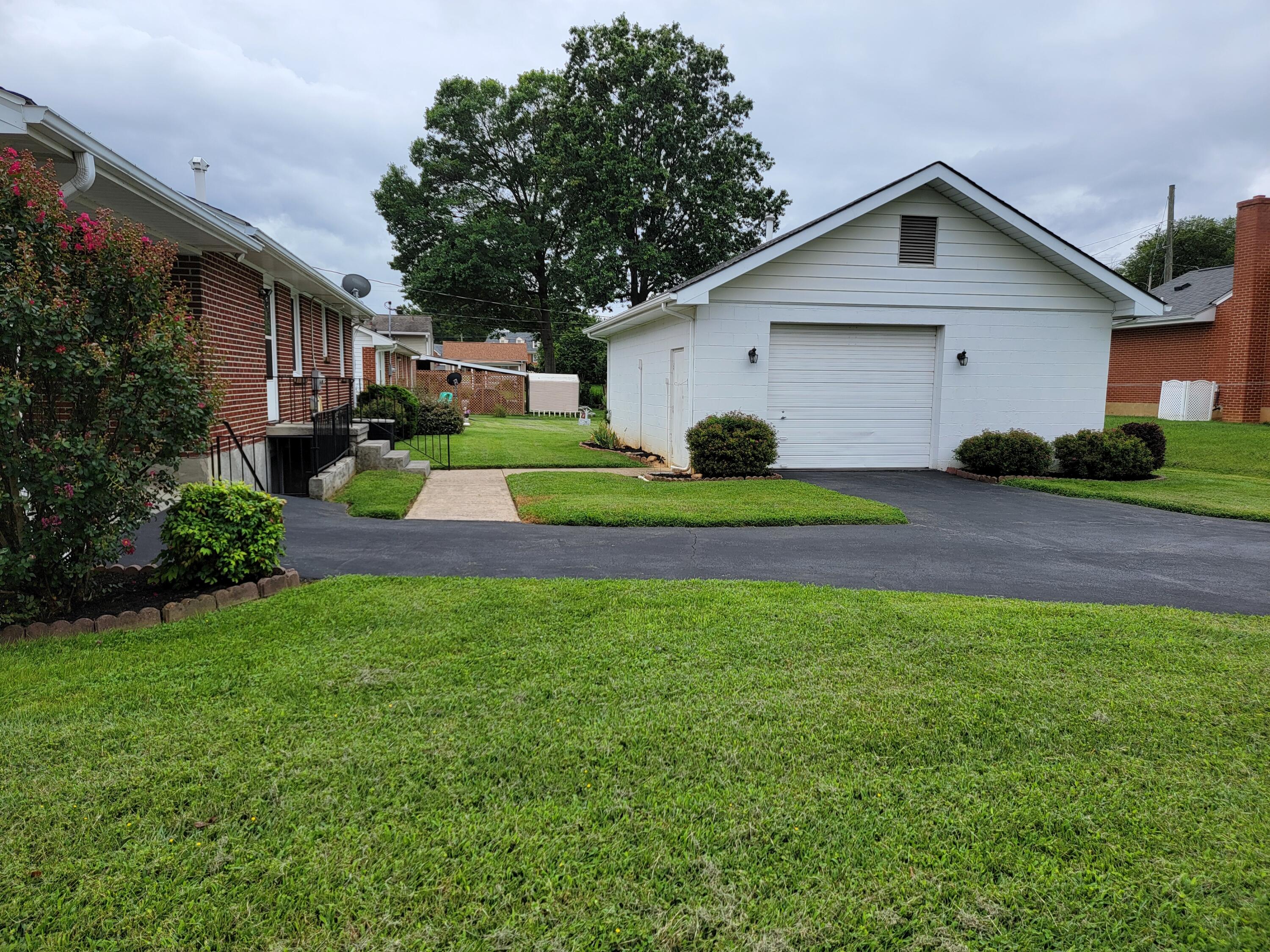 227 W Carrollton AVE