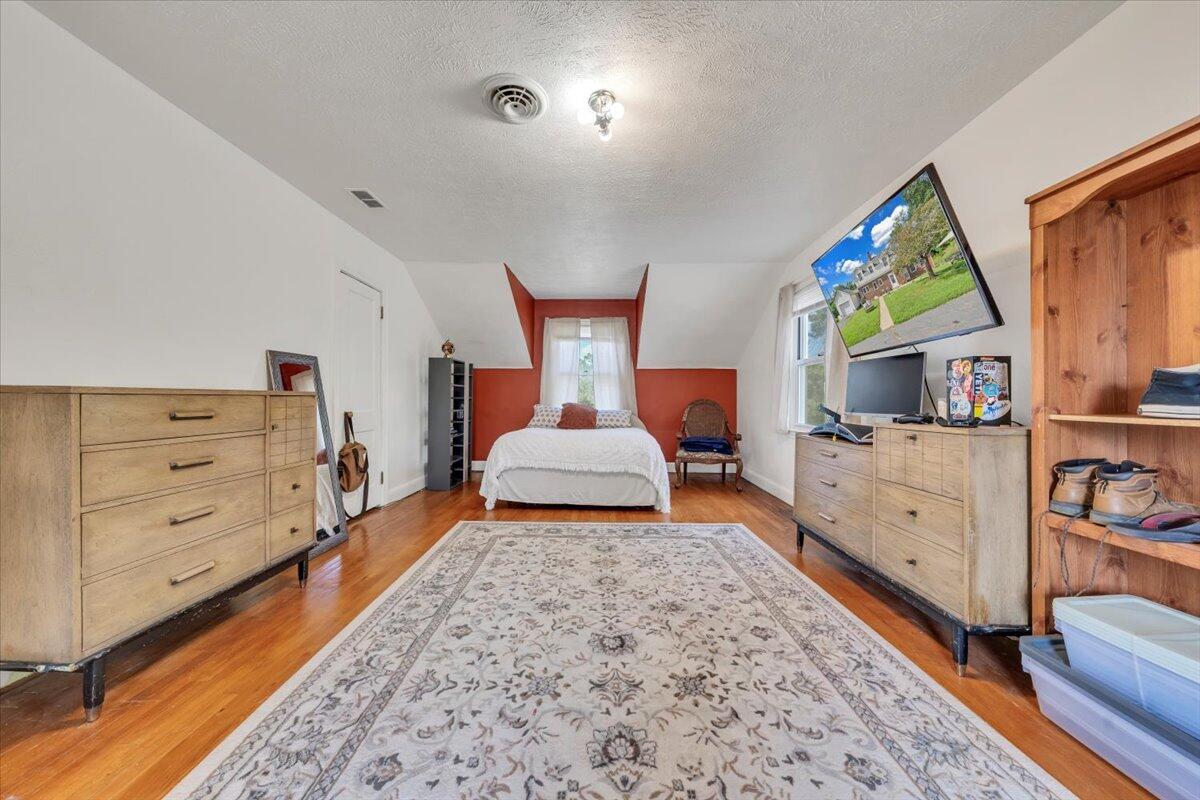 1500 Chatham Heights RD