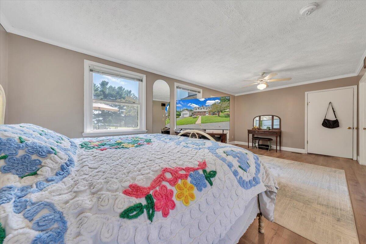 1500 Chatham Heights RD