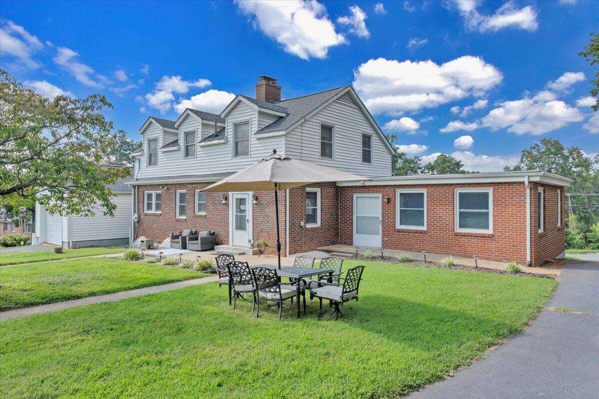 1500 Chatham Heights RD