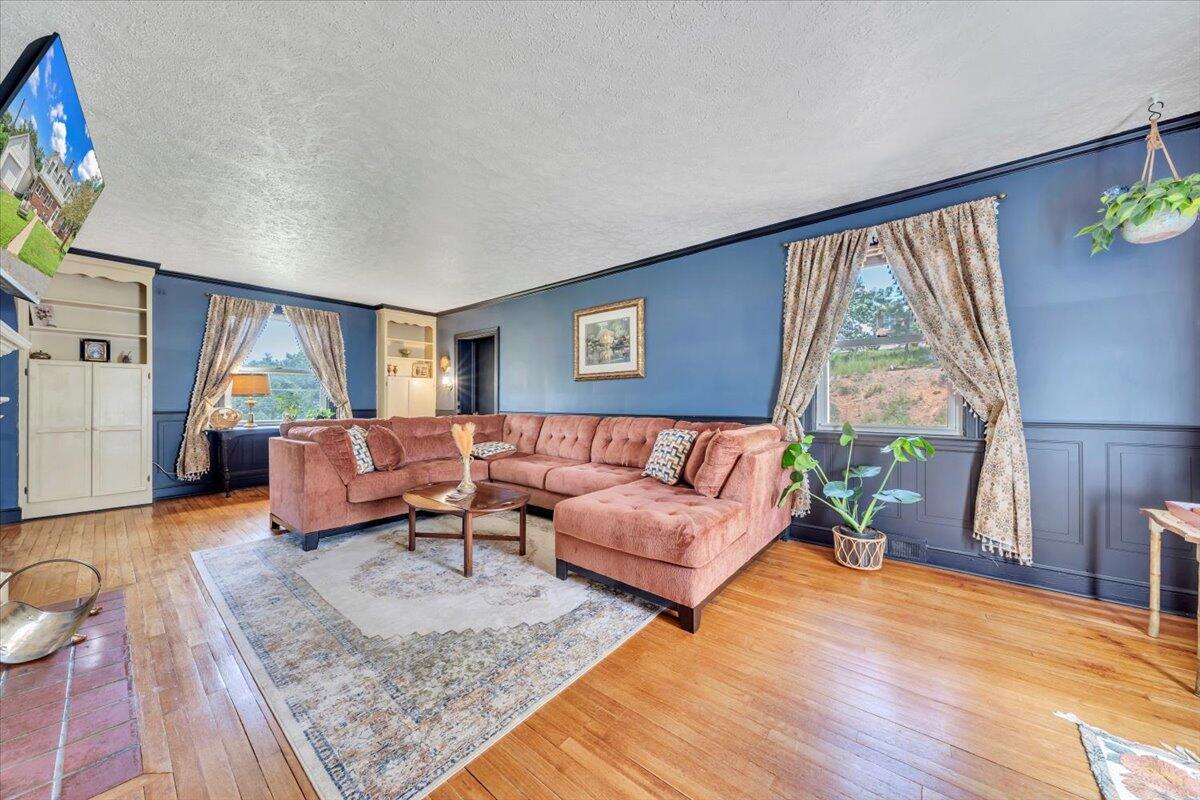 1500 Chatham Heights RD