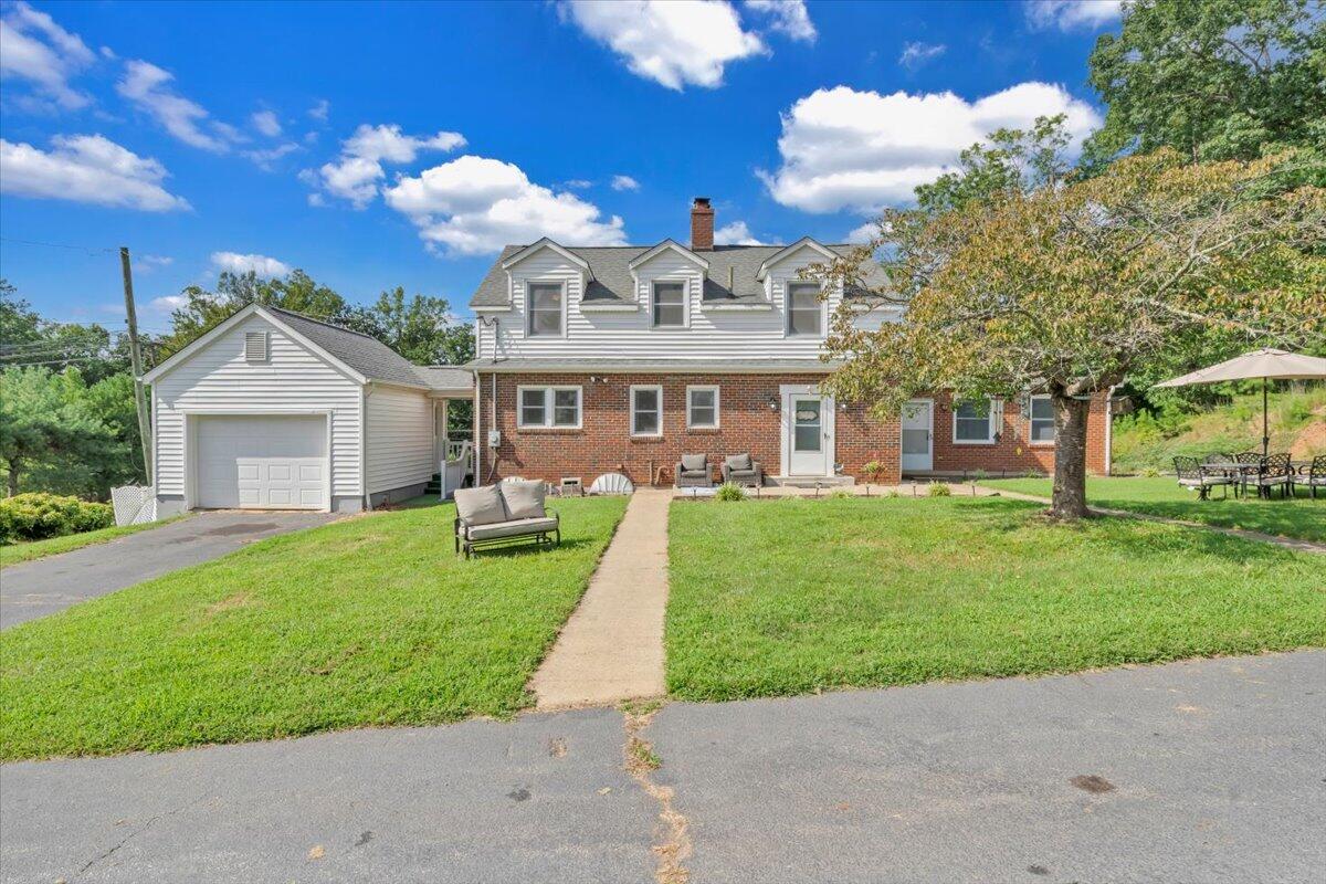 1500 Chatham Heights RD