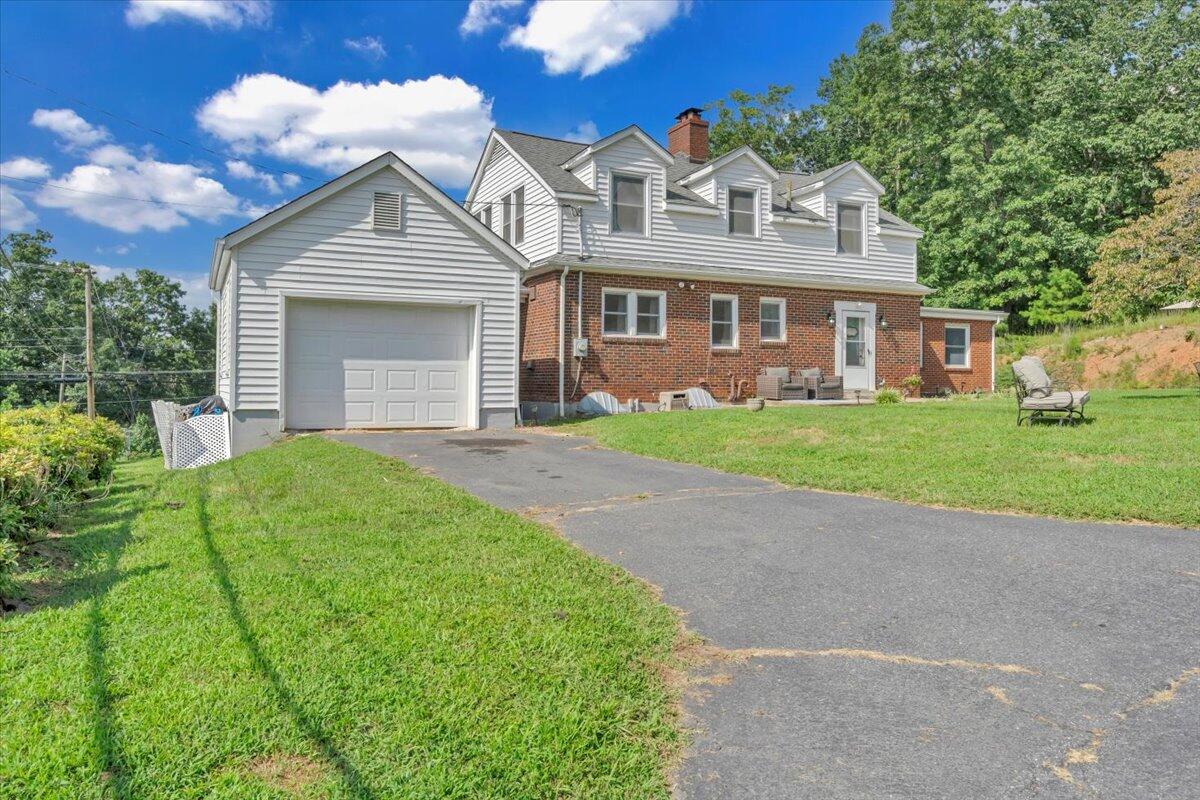 1500 Chatham Heights RD