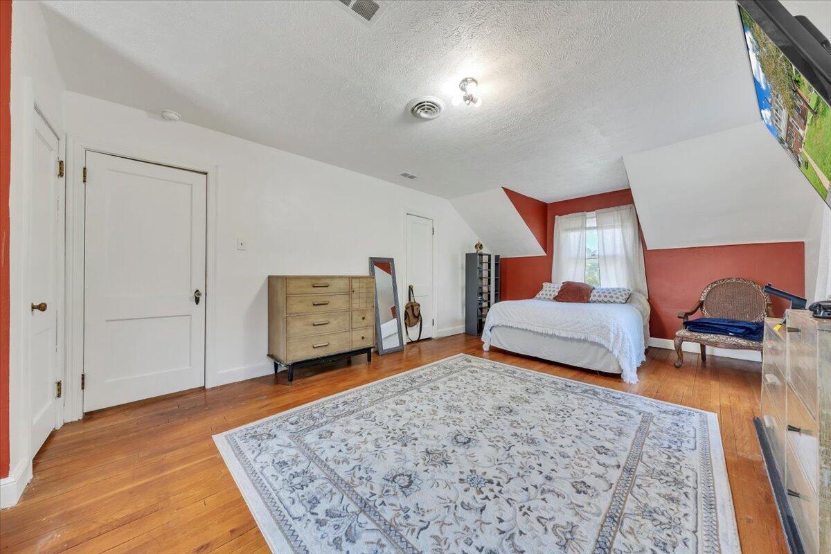 1500 Chatham Heights RD