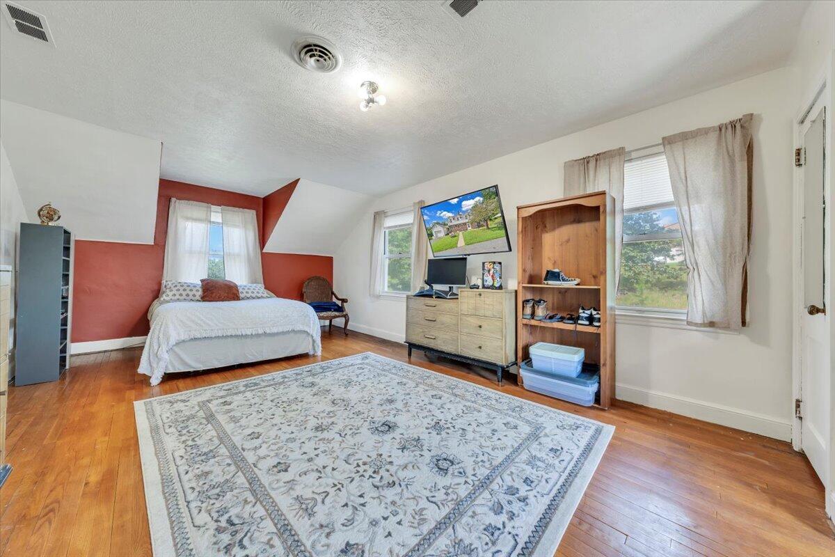 1500 Chatham Heights RD