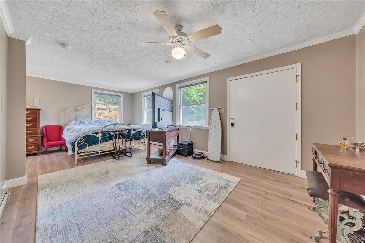 1500 Chatham Heights RD