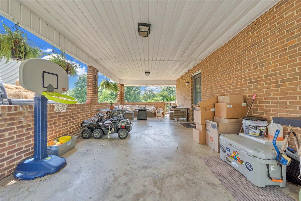 3077 Woodway RD
