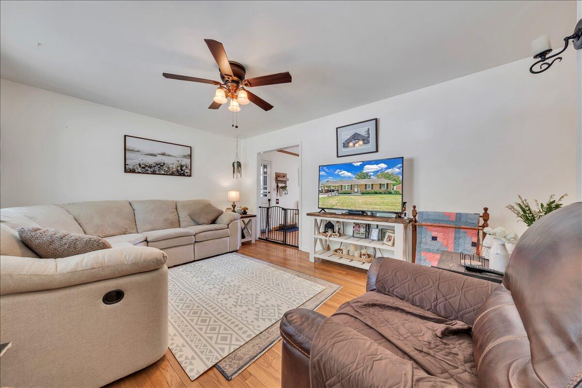 3077 Woodway RD