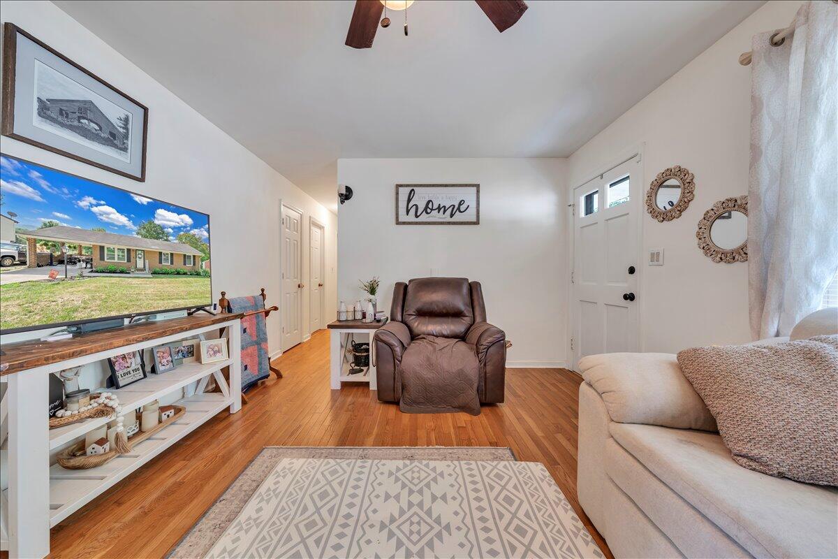 3077 Woodway RD