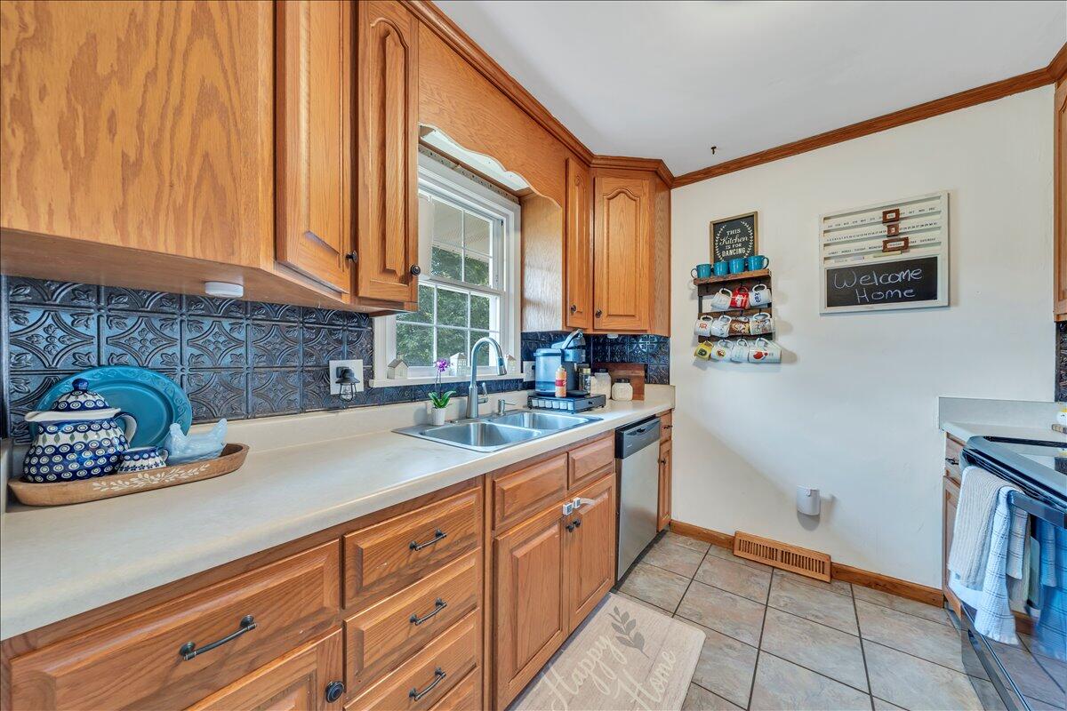 3077 Woodway RD