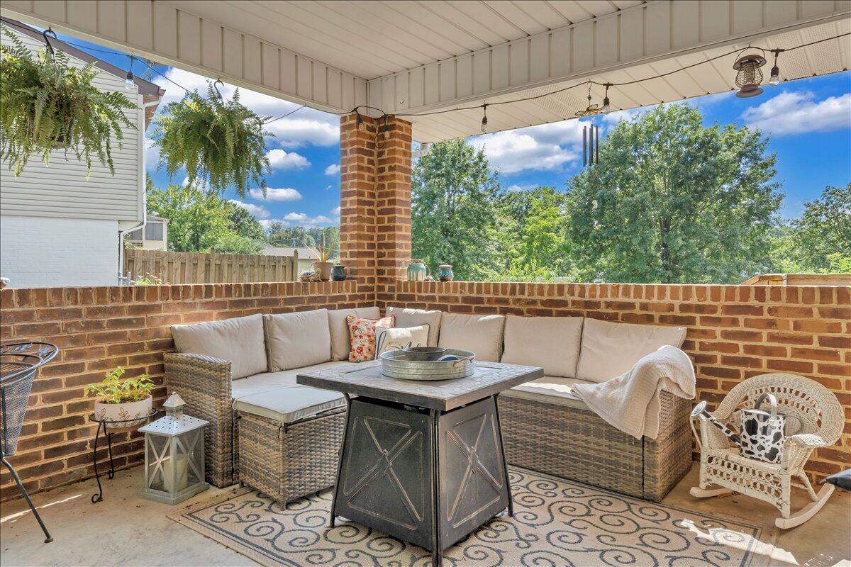 3077 Woodway RD