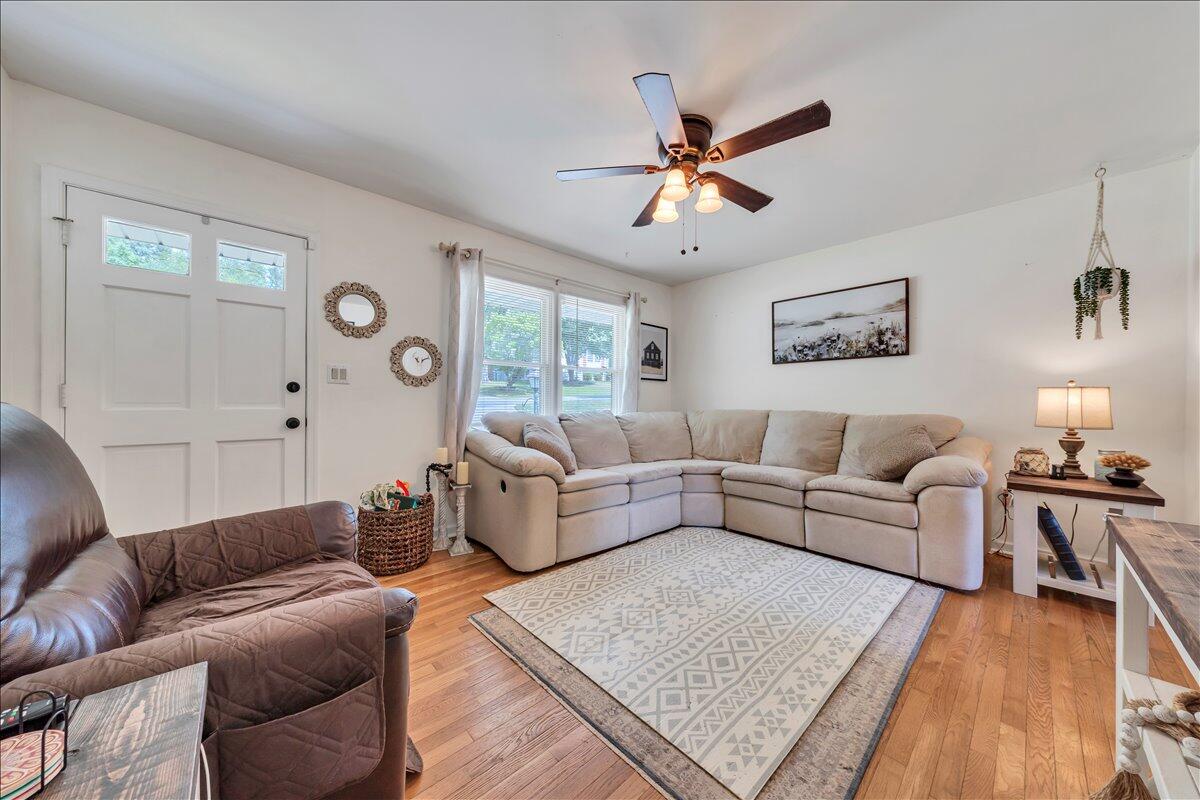 3077 Woodway RD