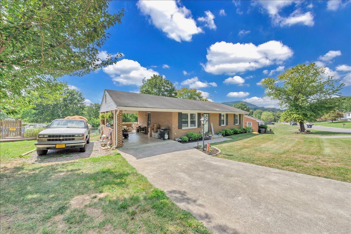 3077 Woodway RD