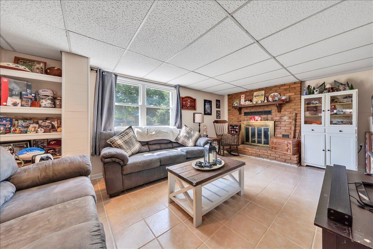 3077 Woodway RD