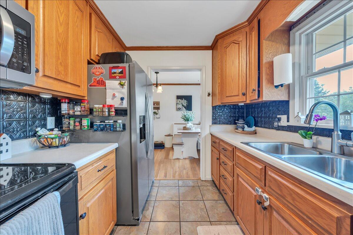 3077 Woodway RD