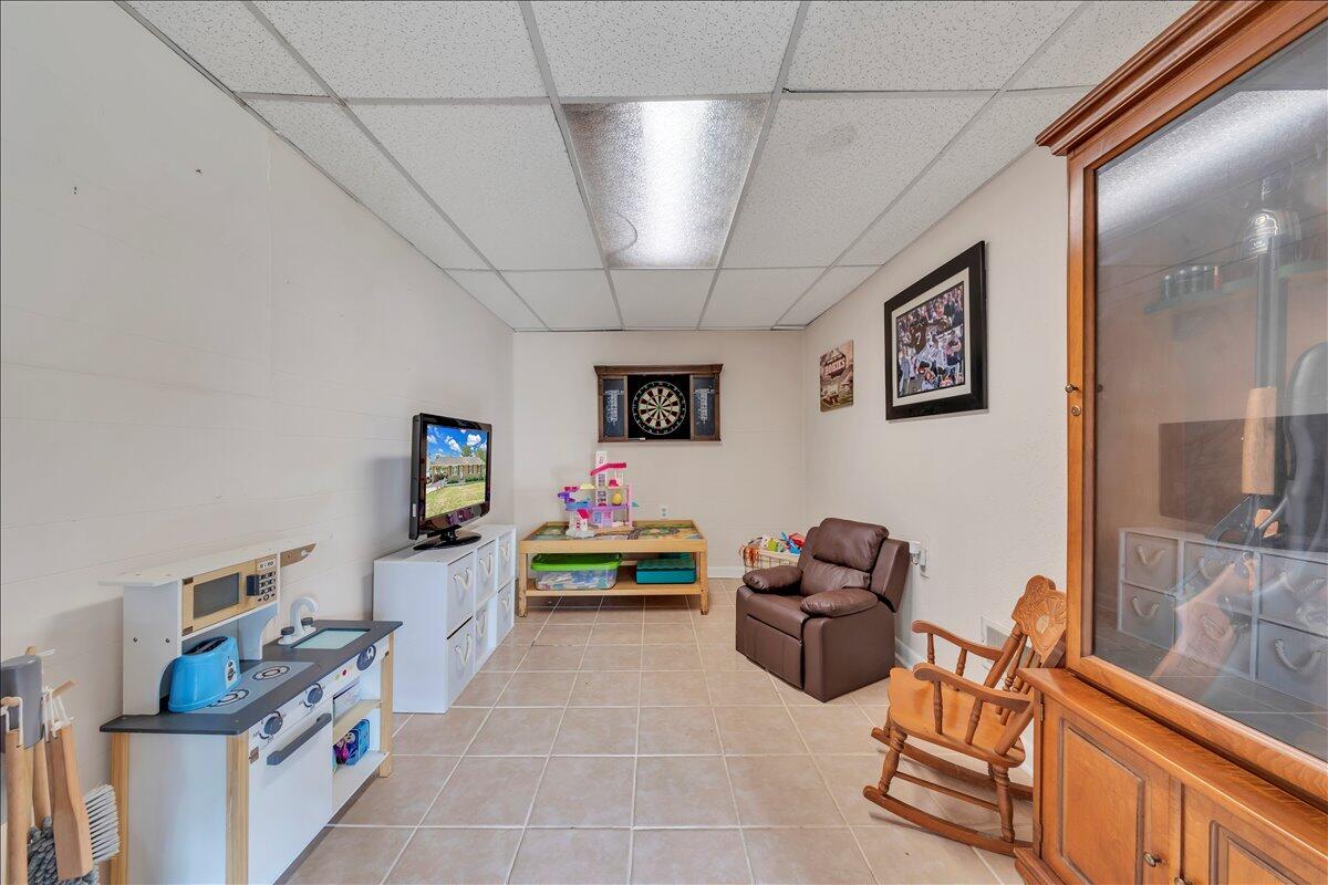 3077 Woodway RD