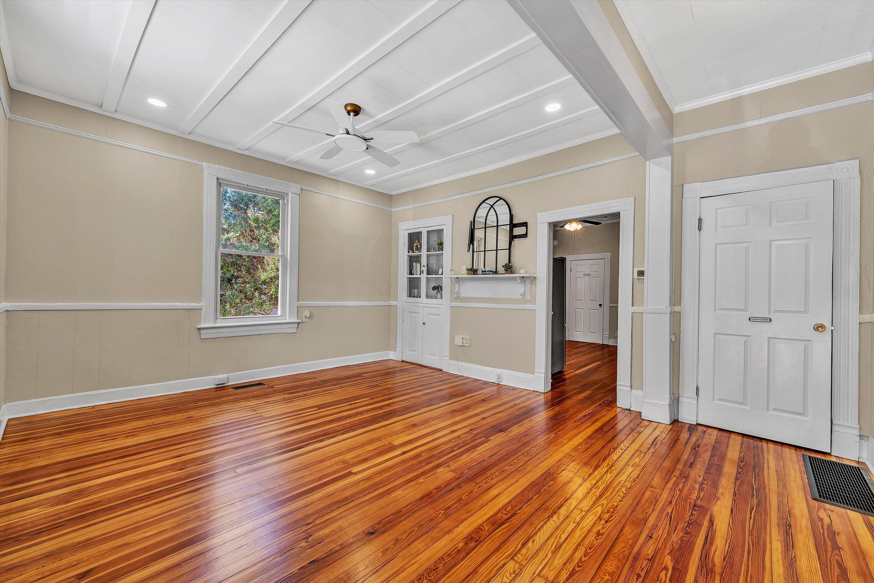 2225 Sabine AVE