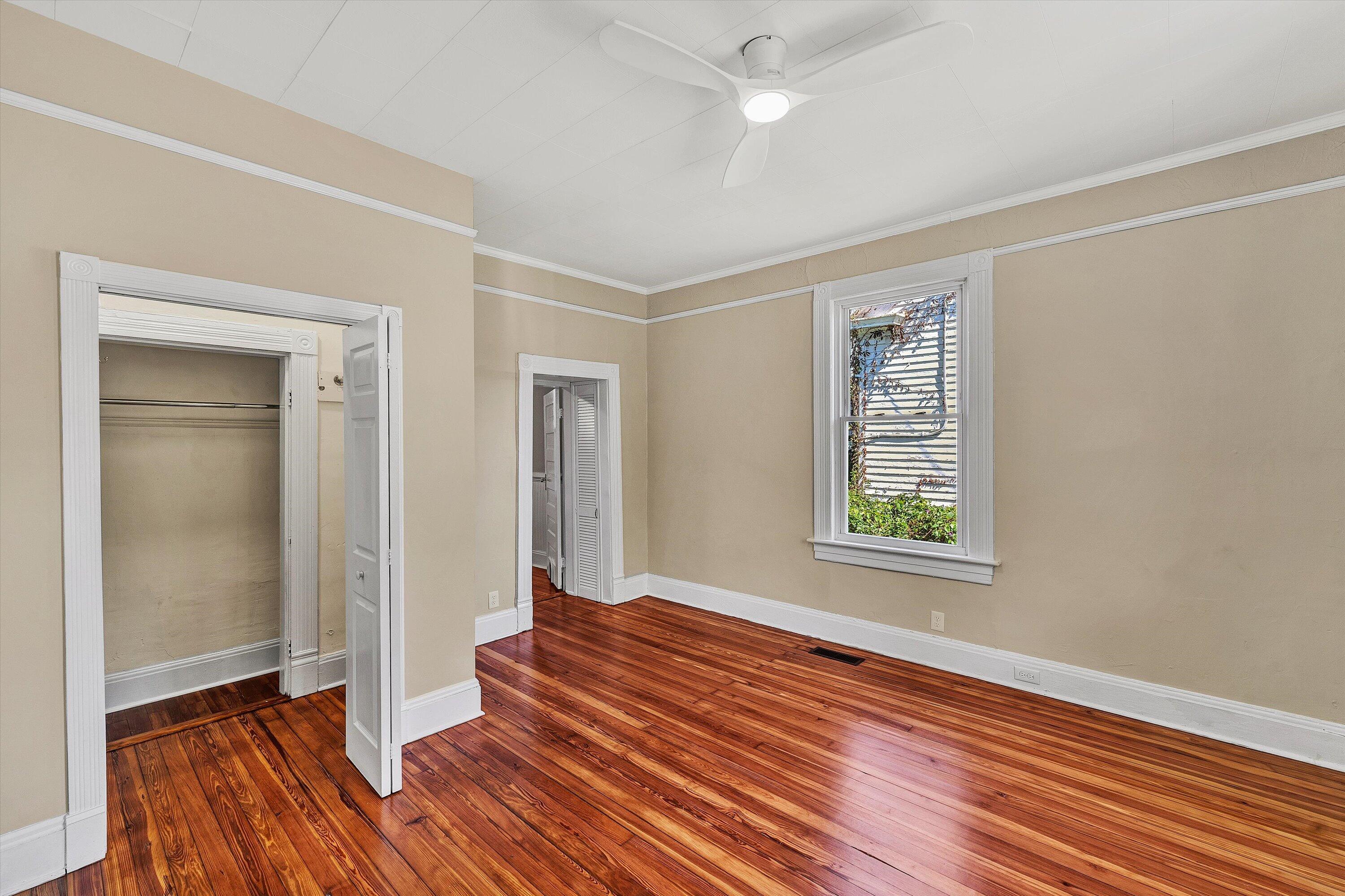 2225 Sabine AVE