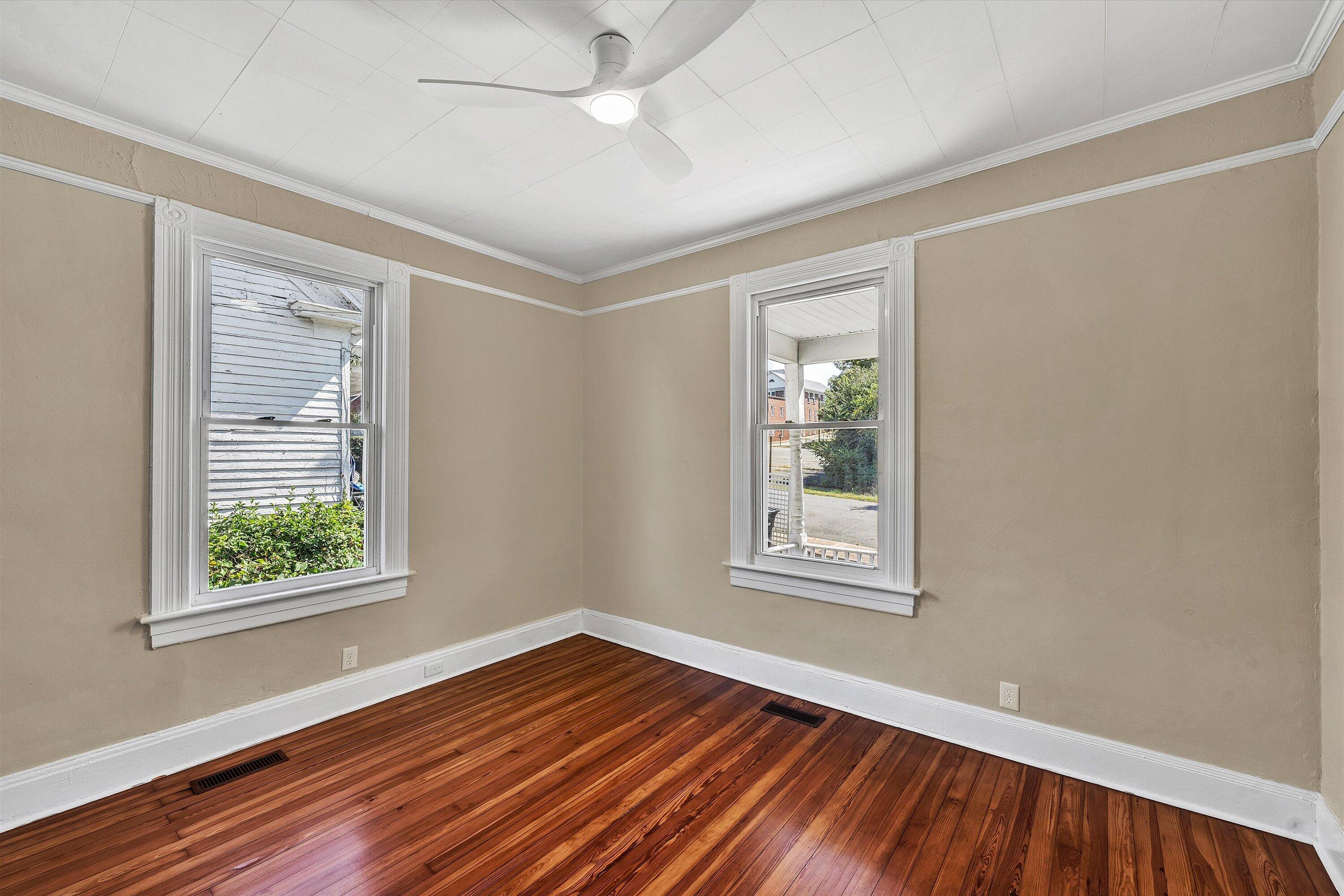 2225 Sabine AVE