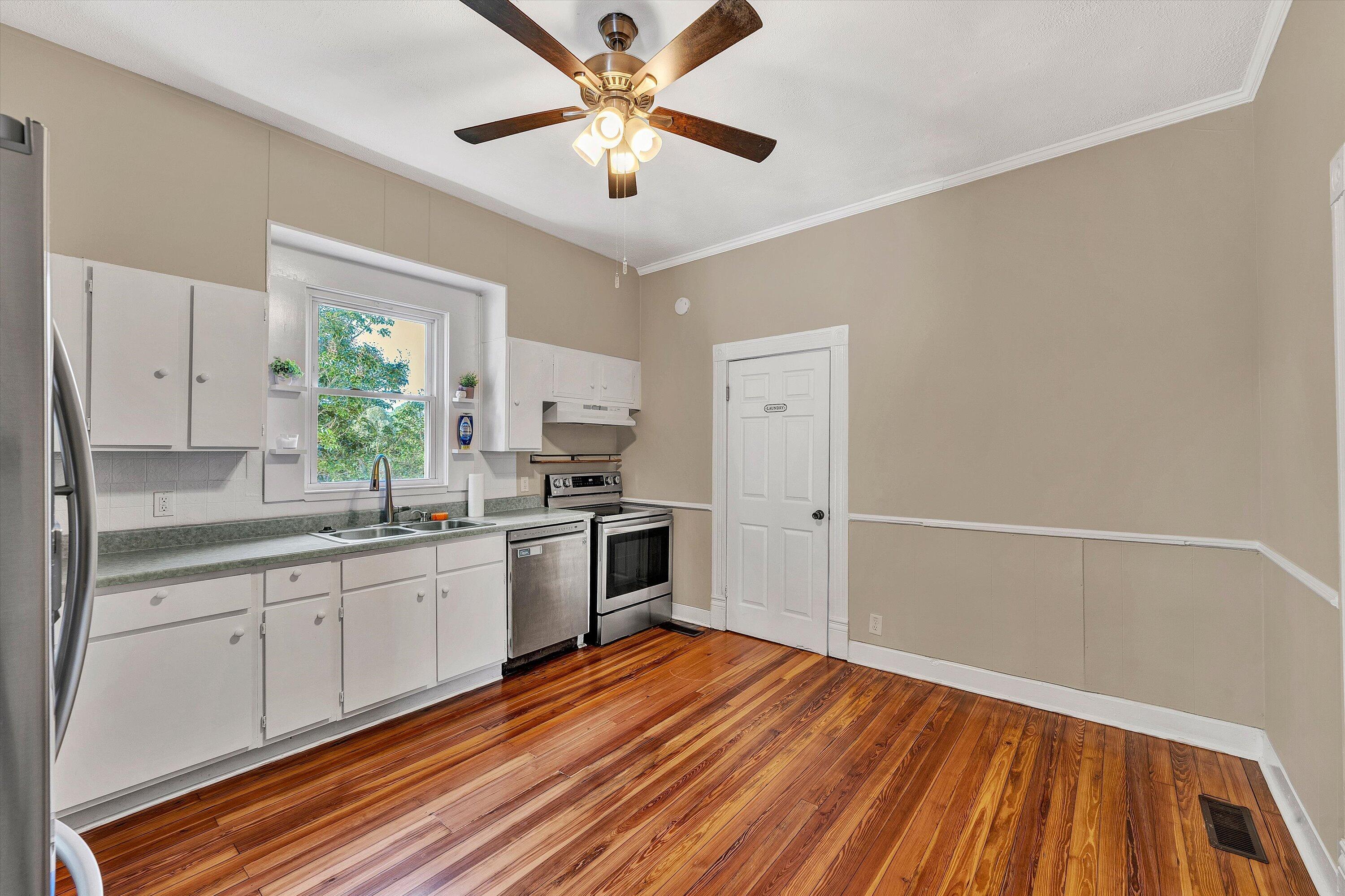 2225 Sabine AVE