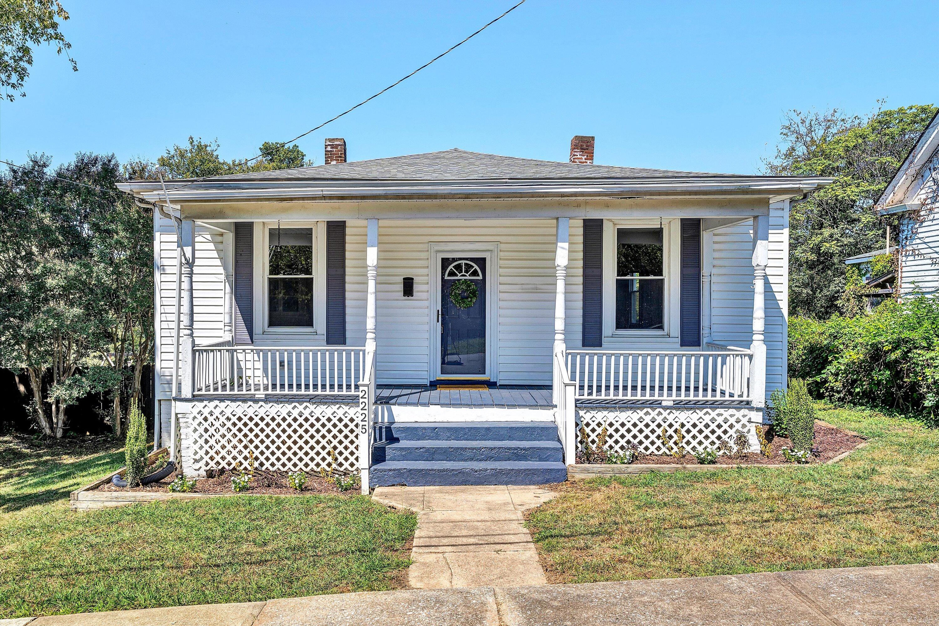 2225 Sabine AVE