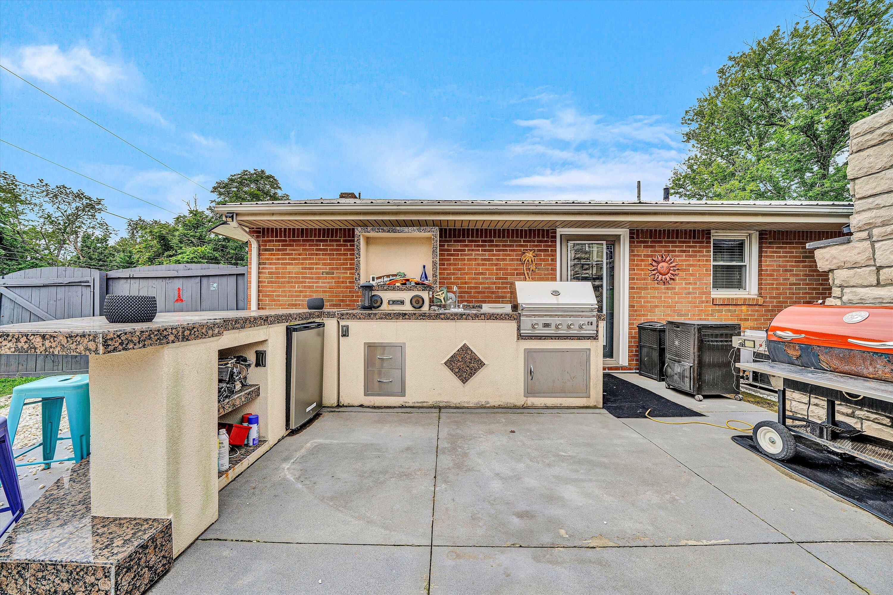 635 Ridgecrest DR
